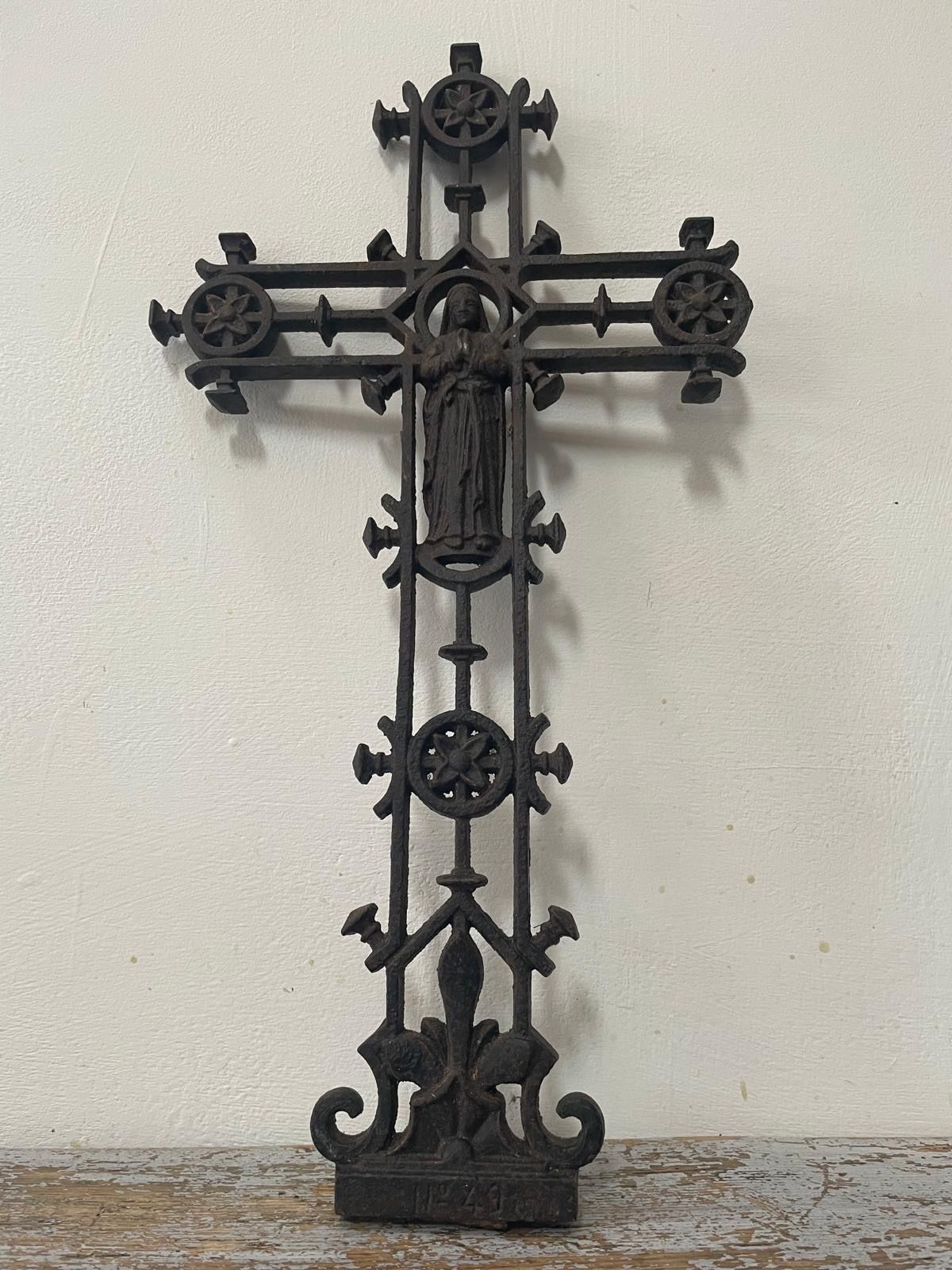 photo vinterior Vintage 19th Century French Cross