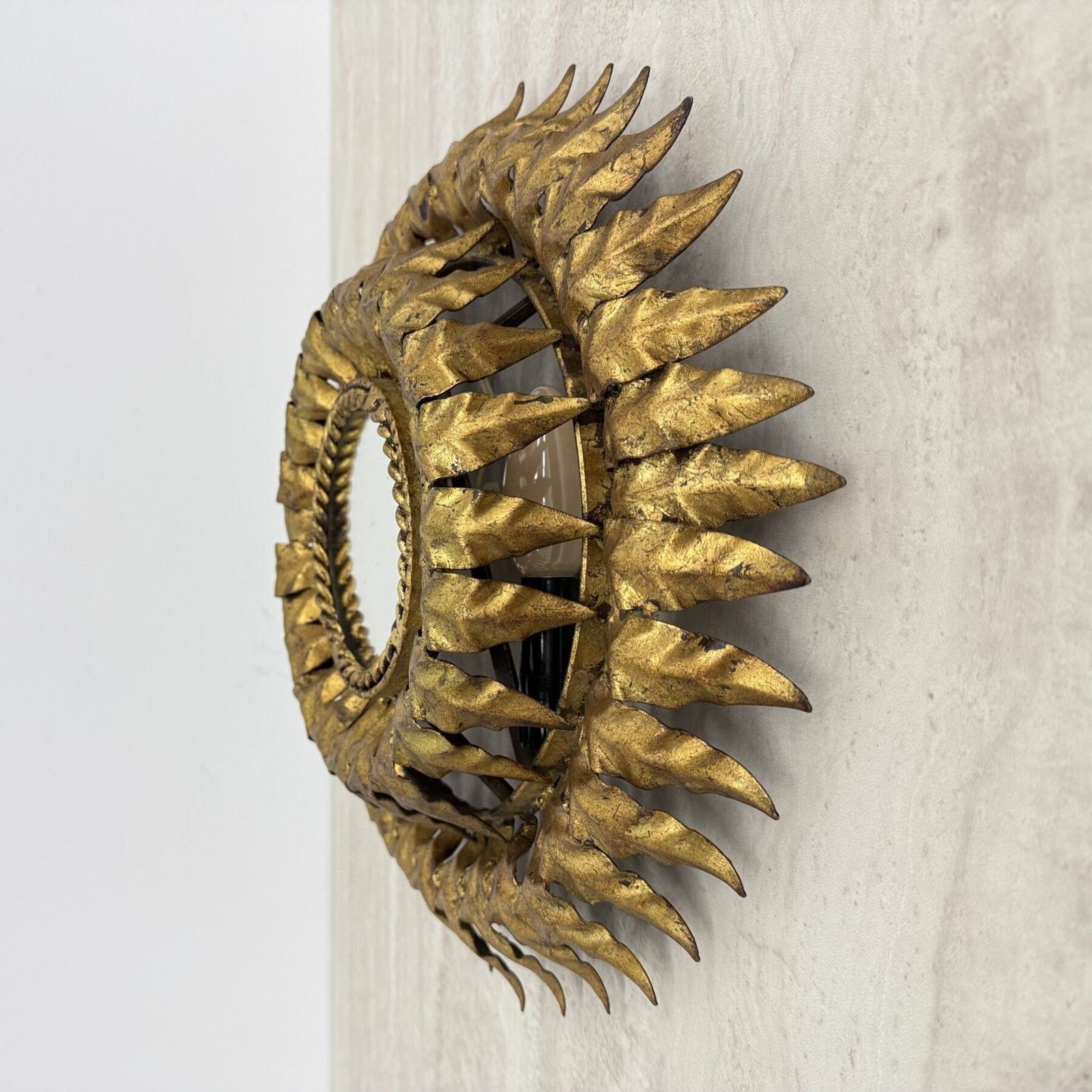 459.0 Vintage Mid Century Sunburst Verlichte Spiegel Met Gouden Vergulding, Jaren 1970 photo
