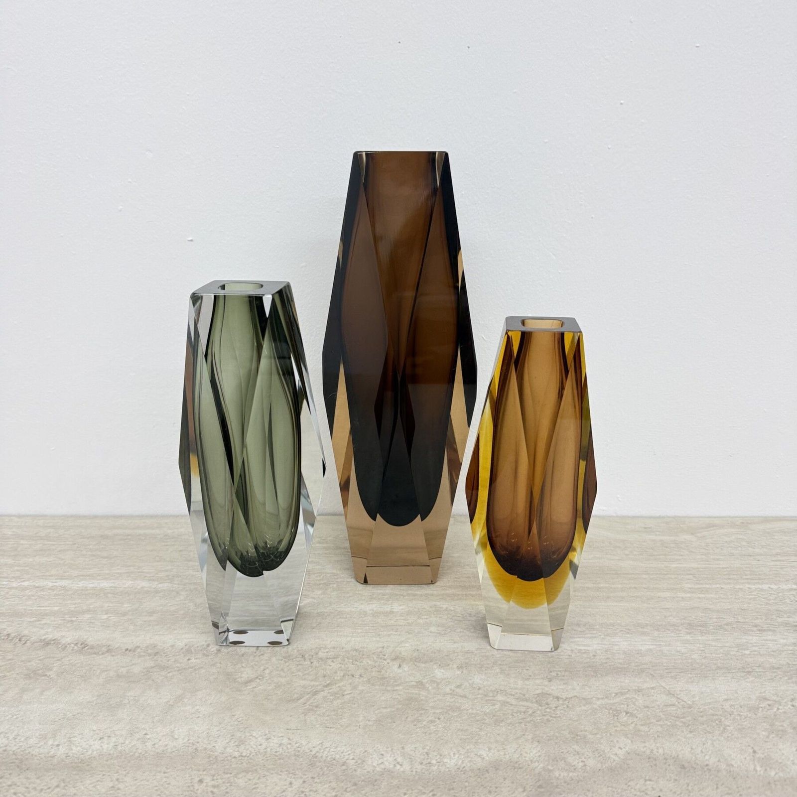 photo vinterior Set Van 4 Murano Sommerso Glas Geslepen Vazen Van Flavio Poli, Jaren 1970