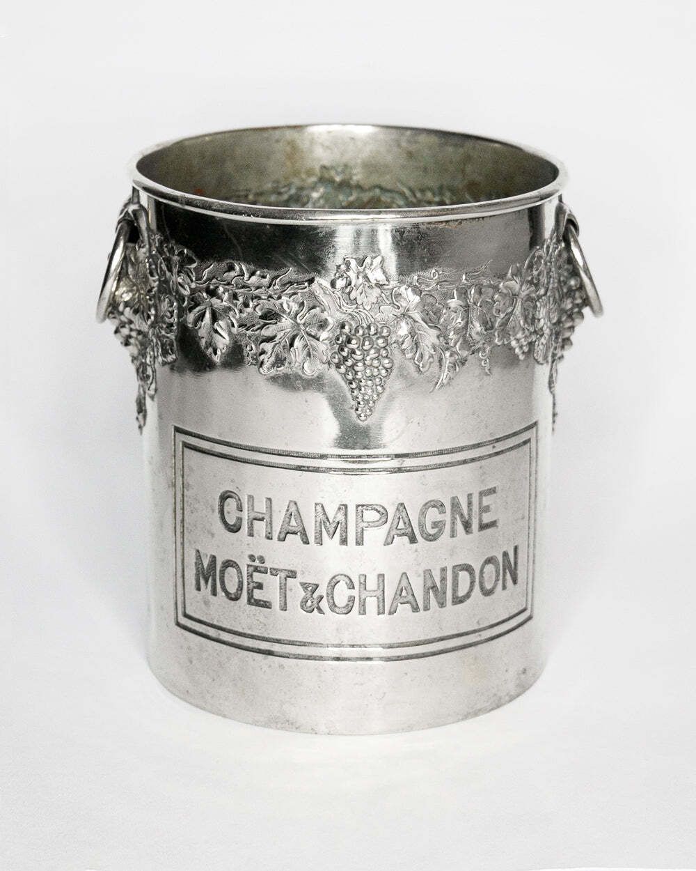 Vintage Moët & Chandon Verzilverde Champagnekoeler En Ijsemmer photo furniture