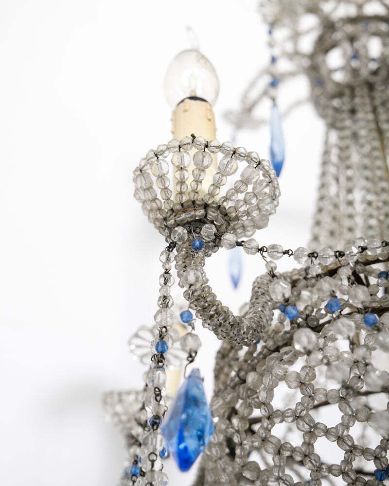 19e Eeuwse Italiaanse Kralenlustre Met Saffierblauwe Druppels photo Verlichting