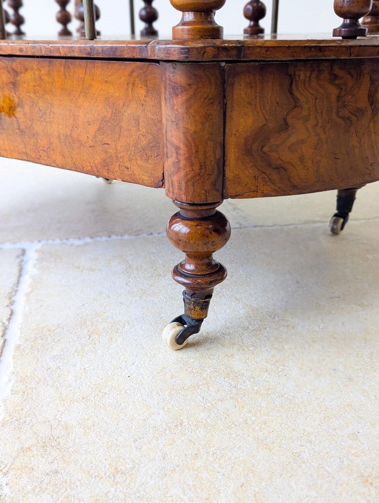 photo vintage Antique Victorian Burr Walnut Canterbury C.1870