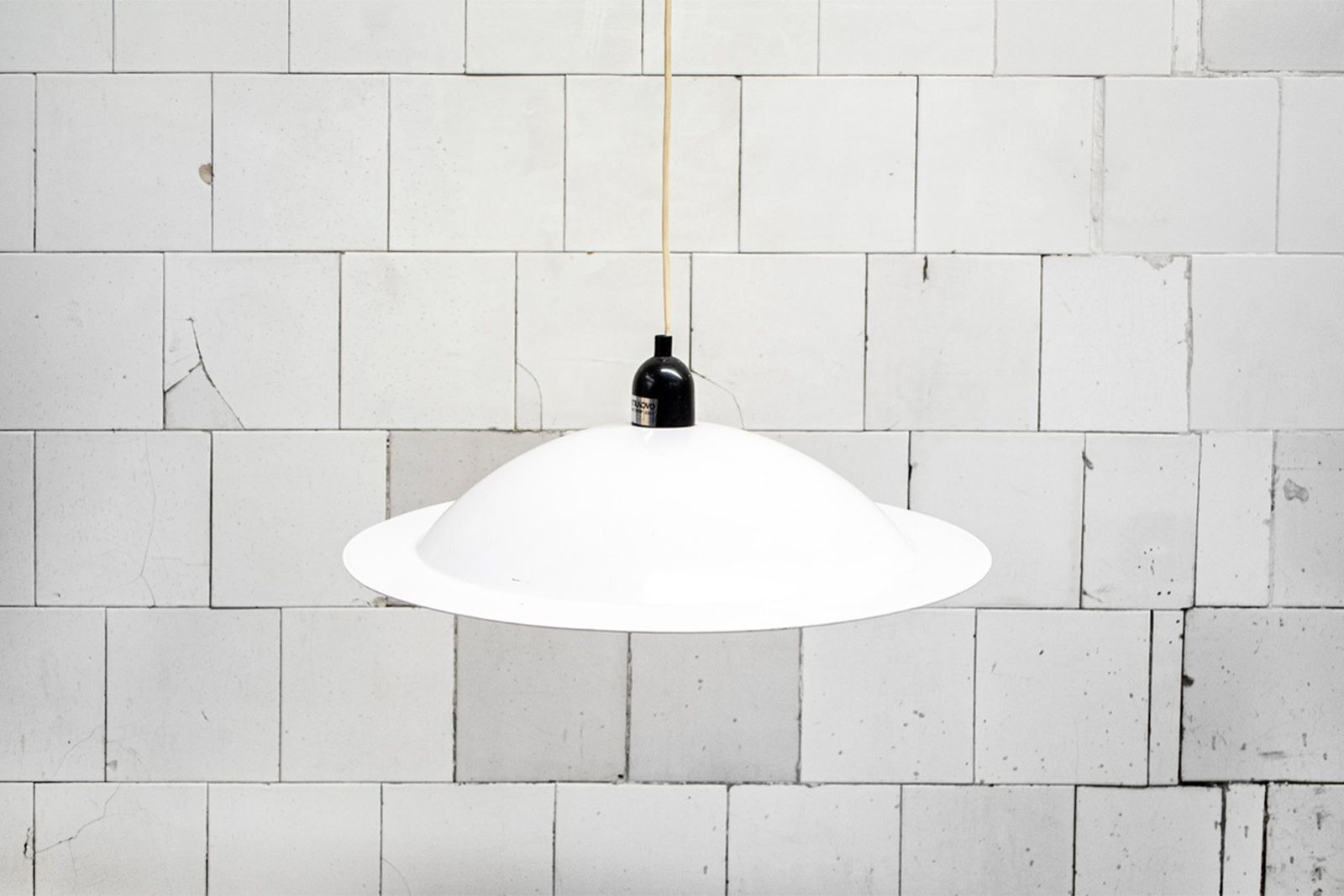 Geëmailleerde Lampiatta Lamp Van Jonathan De Pas, Donato D'urbino En Paolo Lomazzi Voor Stilnovo, 1971