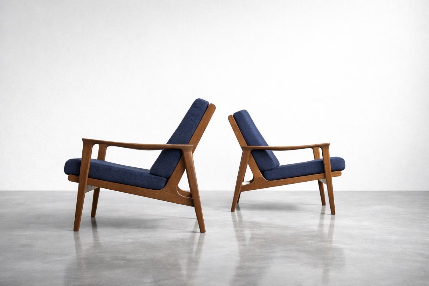 photo vinterior Vintage Australian Teak Sofa And Chairs From Parker Furniture, 1950s, Set Of 3