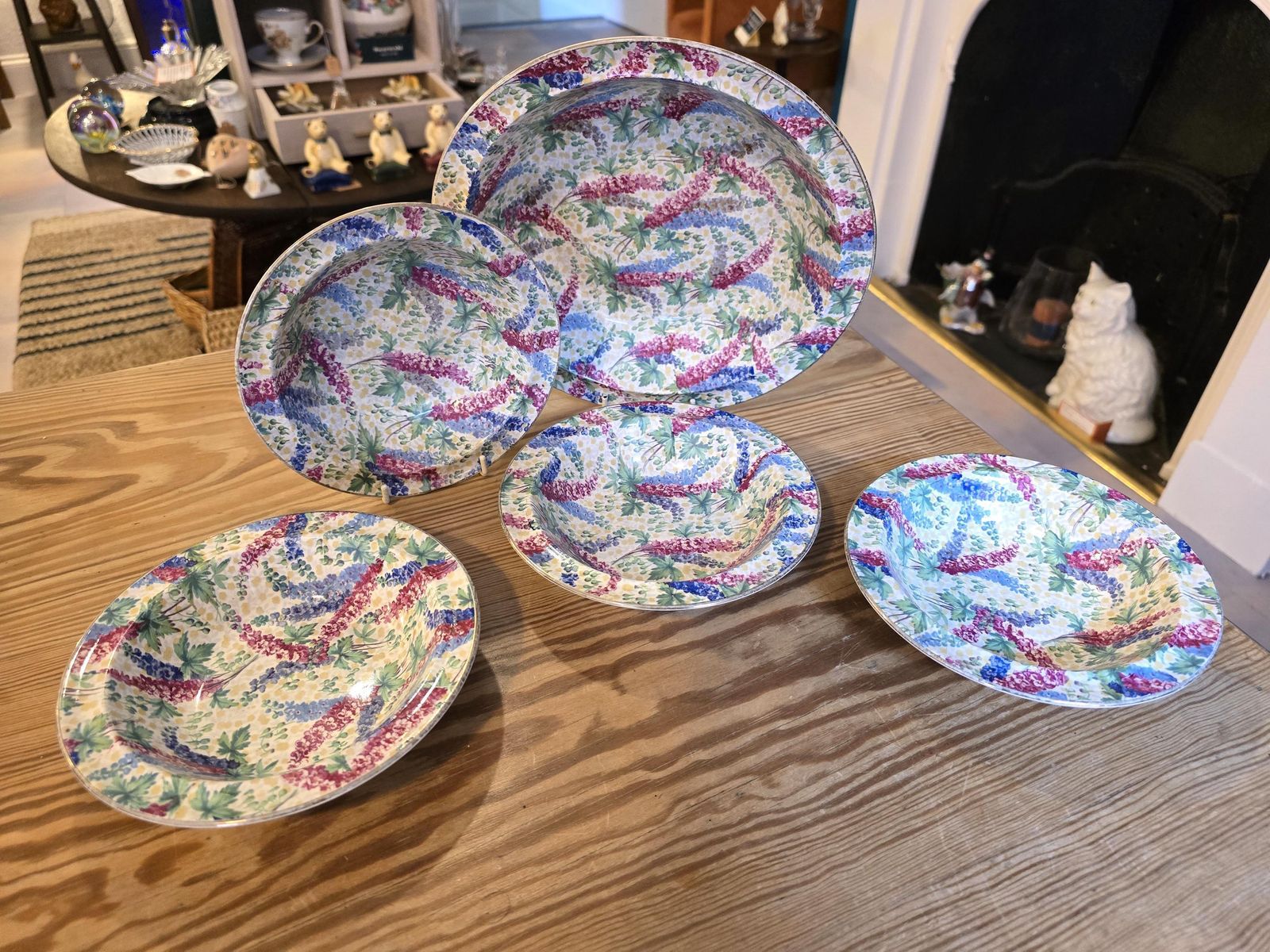 Vintage Grimwades Royal Winton Ivory Delphinium Chintz Dishes   1x Serving Bowl, 4x Small Bowls
