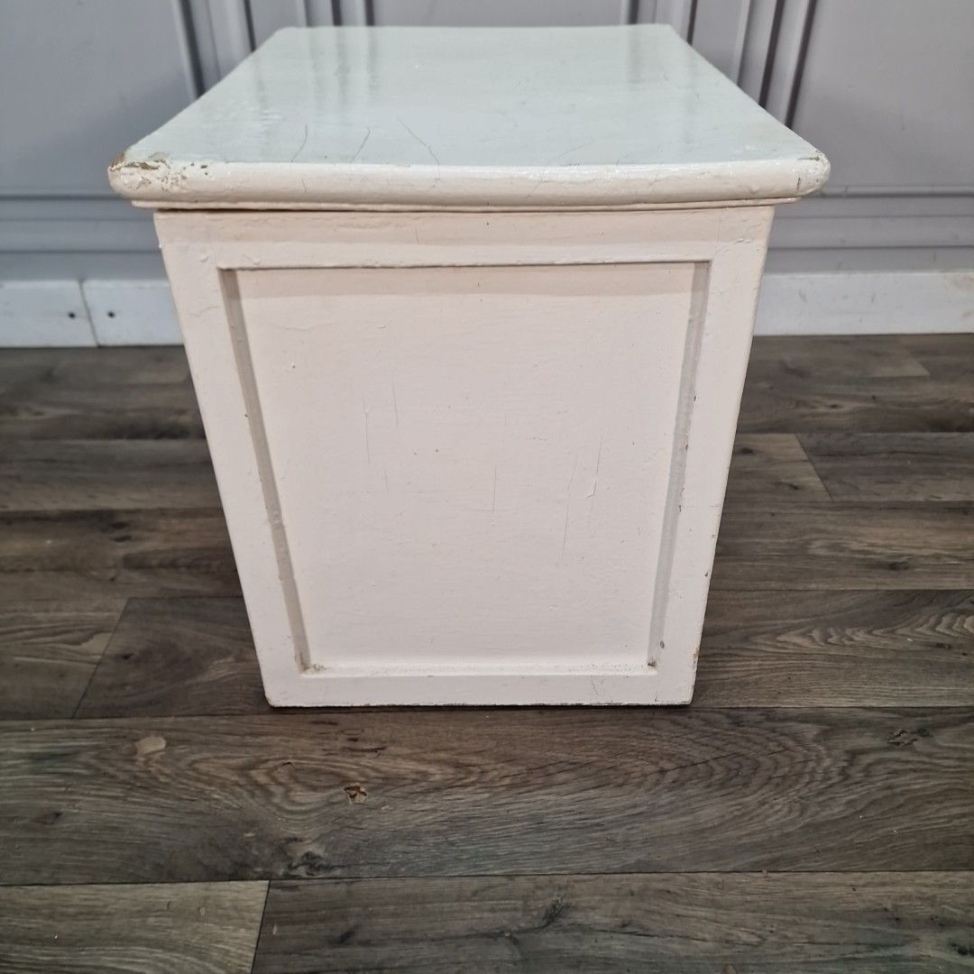 photo vinterior Vintage Painted Storage Box Wooden Lift Lid Laundry Chest Toy Tool Blanket
