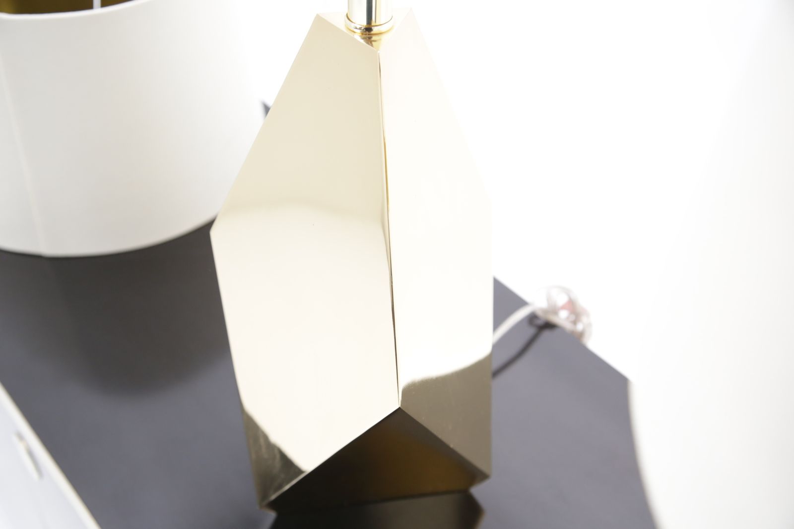 995.0 Pair Of Sculptural ‘Origami’ Polished Brass Table Lamps, USA, Mid Century Style photo