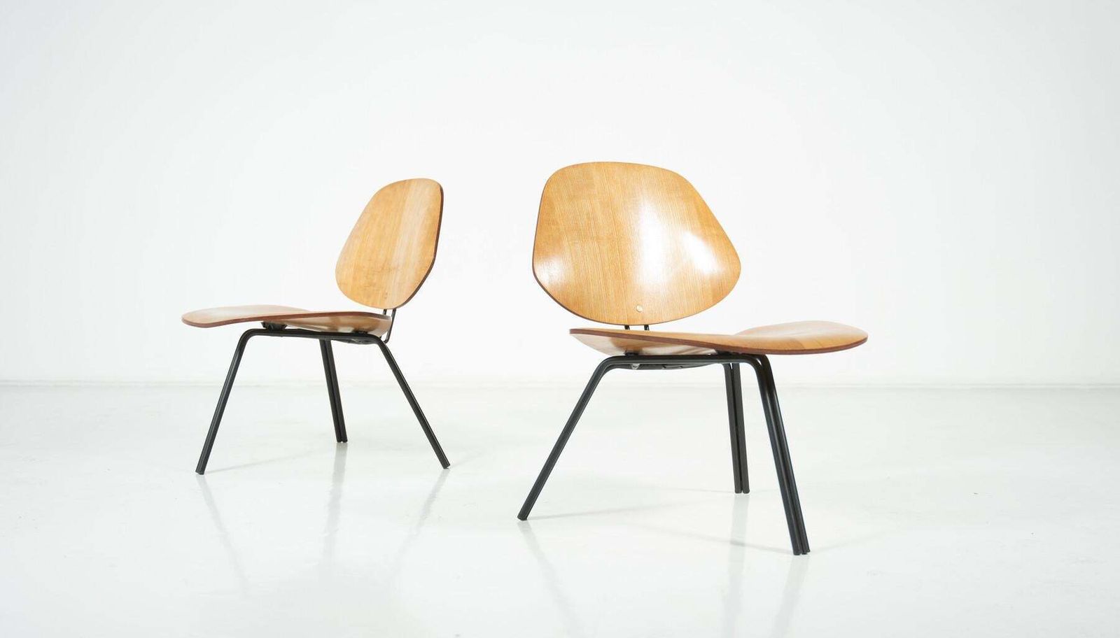 6086.0 Mid Century Modern P31 Chairs By Osvaldo Borsani, Tecno, 1950s photo