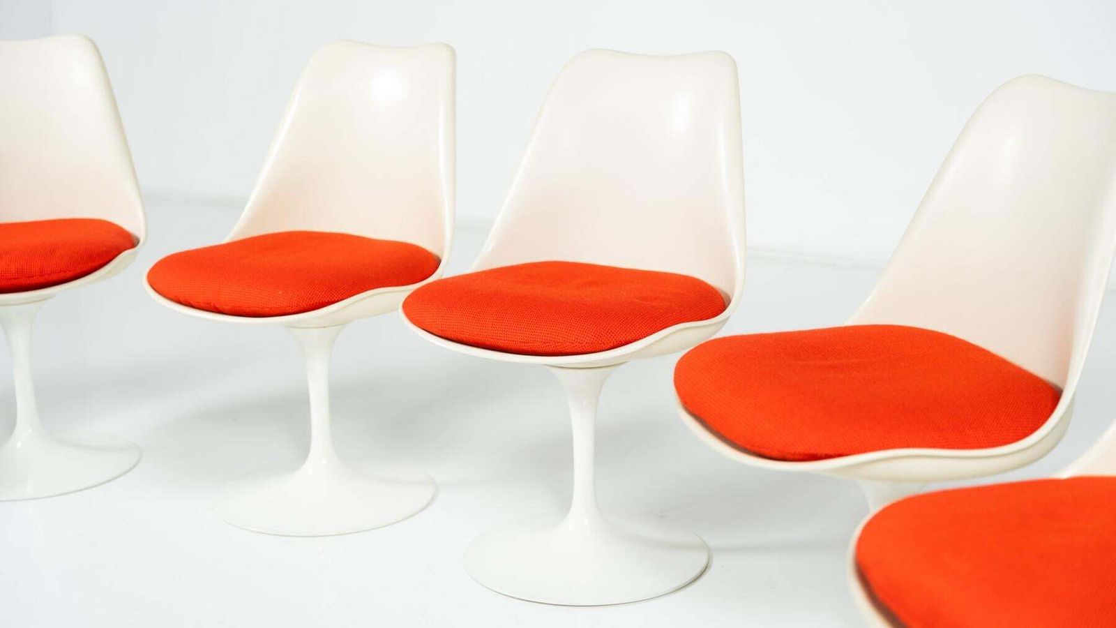 photo furniture Set Of 6 Tulip Chairs By Eero Saarinen For Knoll, 1960s