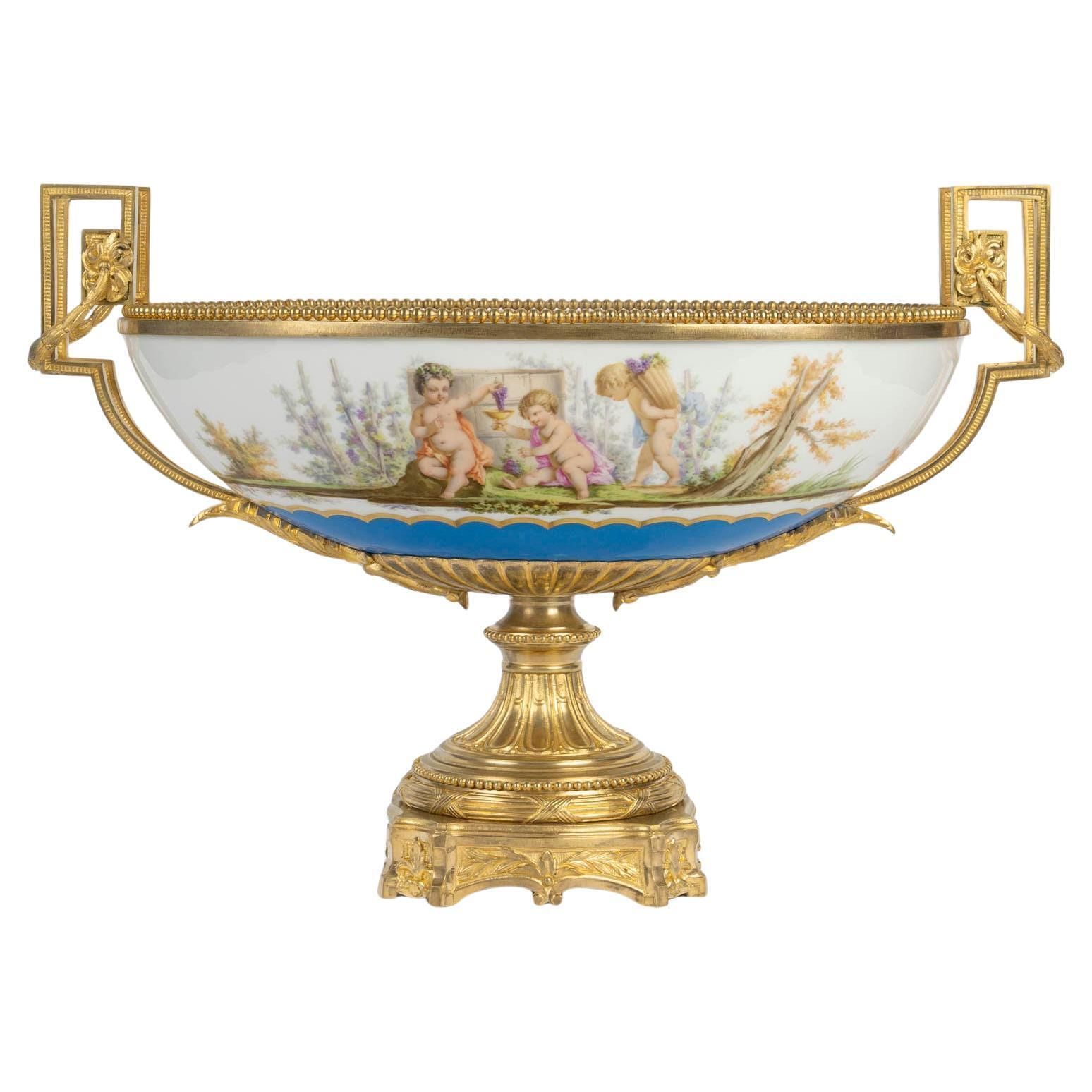 Cup, Centerpiece In Paris Porcelain And Gilt Bronze, 19th Century.