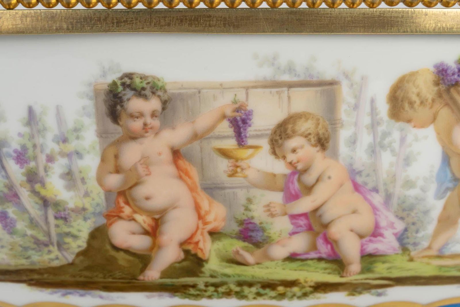 Cup, Centerpiece In Paris Porcelain And Gilt Bronze, 19th Century. photo Home Decor