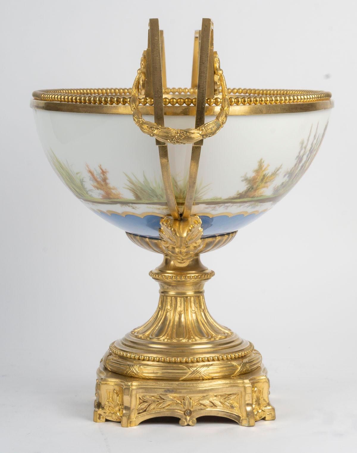Cup, Centerpiece In Paris Porcelain And Gilt Bronze, 19th Century. photo buy