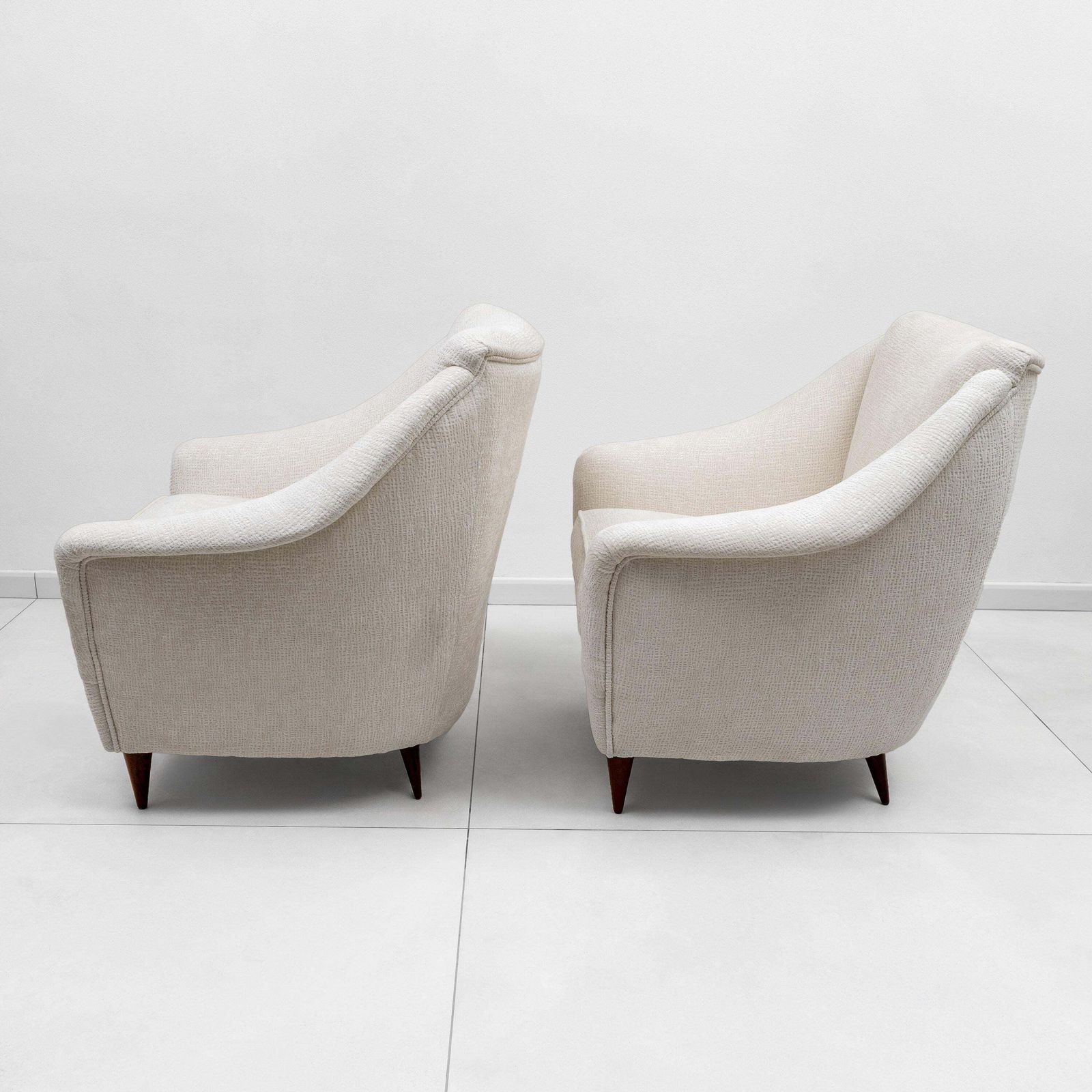 Pair Of Ico Parisi Midcentury Modern Italian Armchairs For Ariberto Colombo, 50s photo Furniture