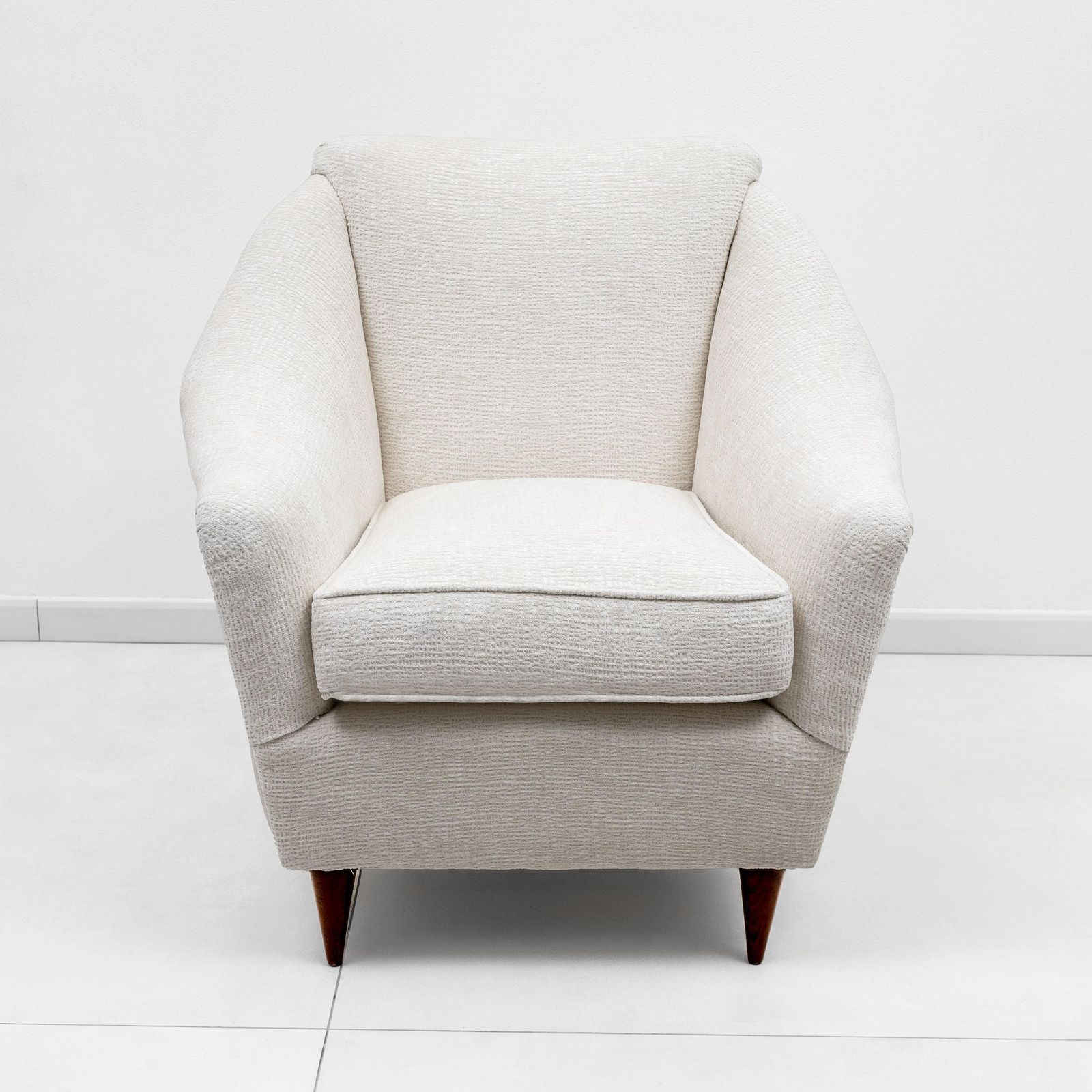 photo furniture Pair Of Ico Parisi Midcentury Modern Italian Armchairs For Ariberto Colombo, 50s