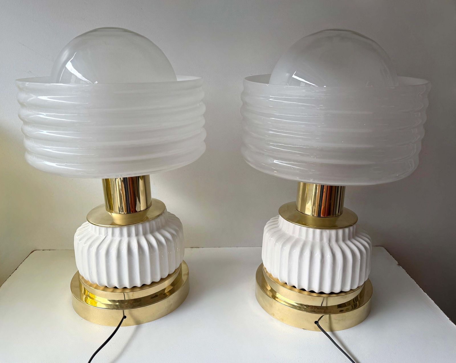 4708.0 Contemporary Pair Of Brass And White Murano Glass Wave Shades Lamps, Italy photo