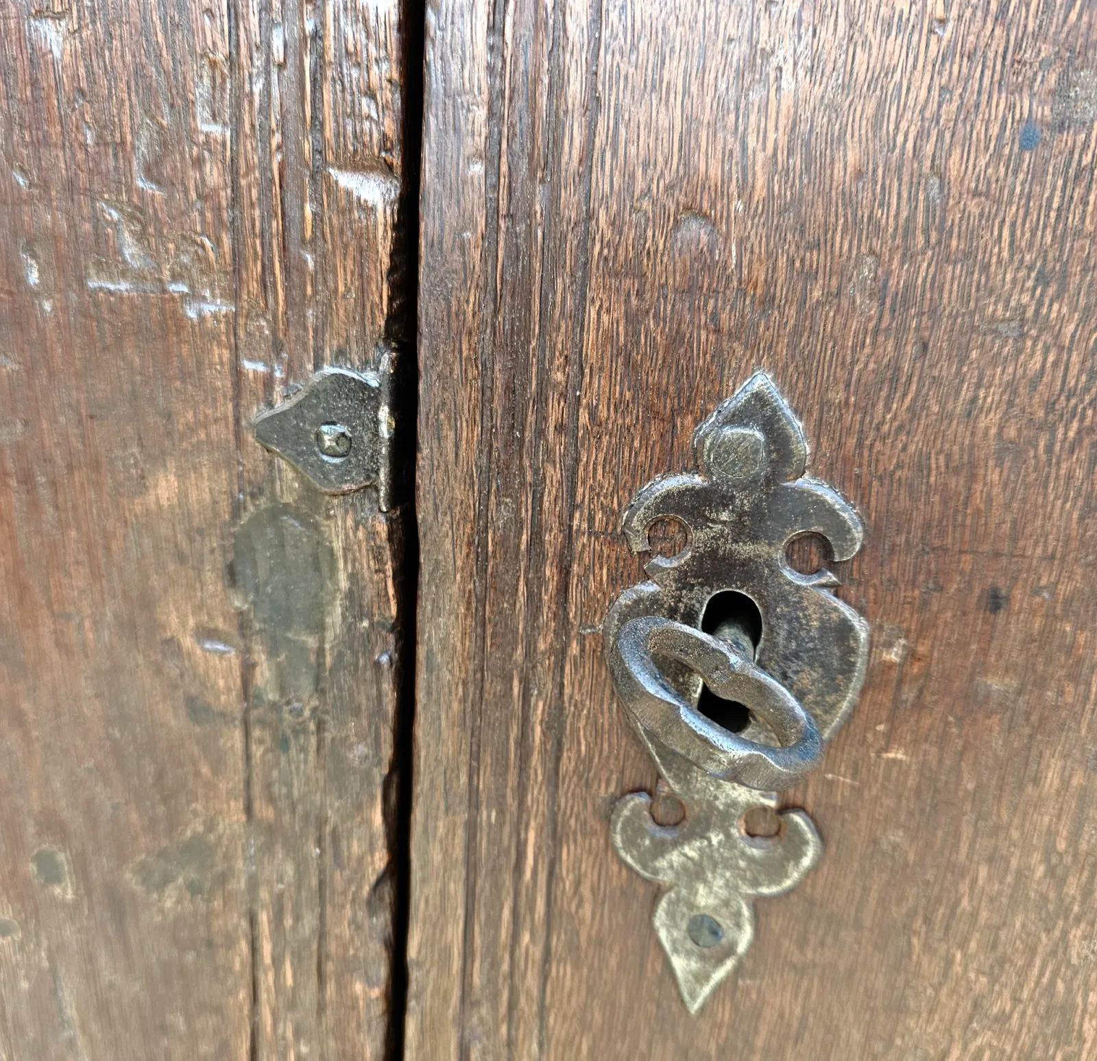 Furniture Farmer's Oak Pantry Cupboard / Boeren Spinde / 18th Century photo
