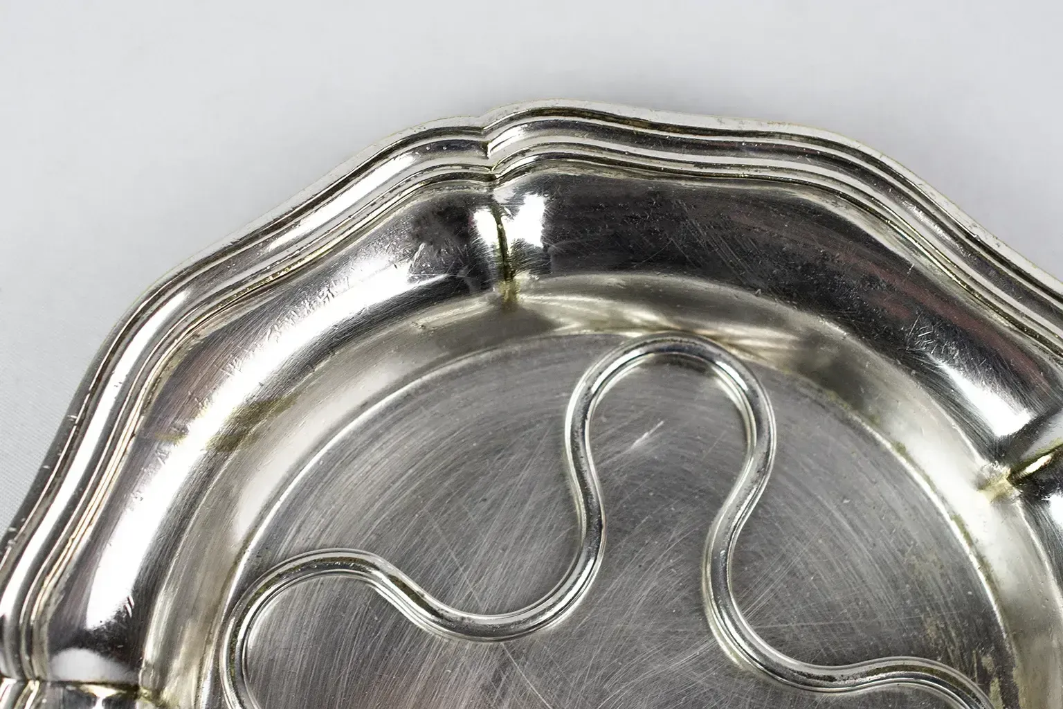 Christofle Silver Plated Metal Bottle Coaster With A Wire Border, 19th Century — With A Removable Clover Shaped Bottle Rest photo 85.0