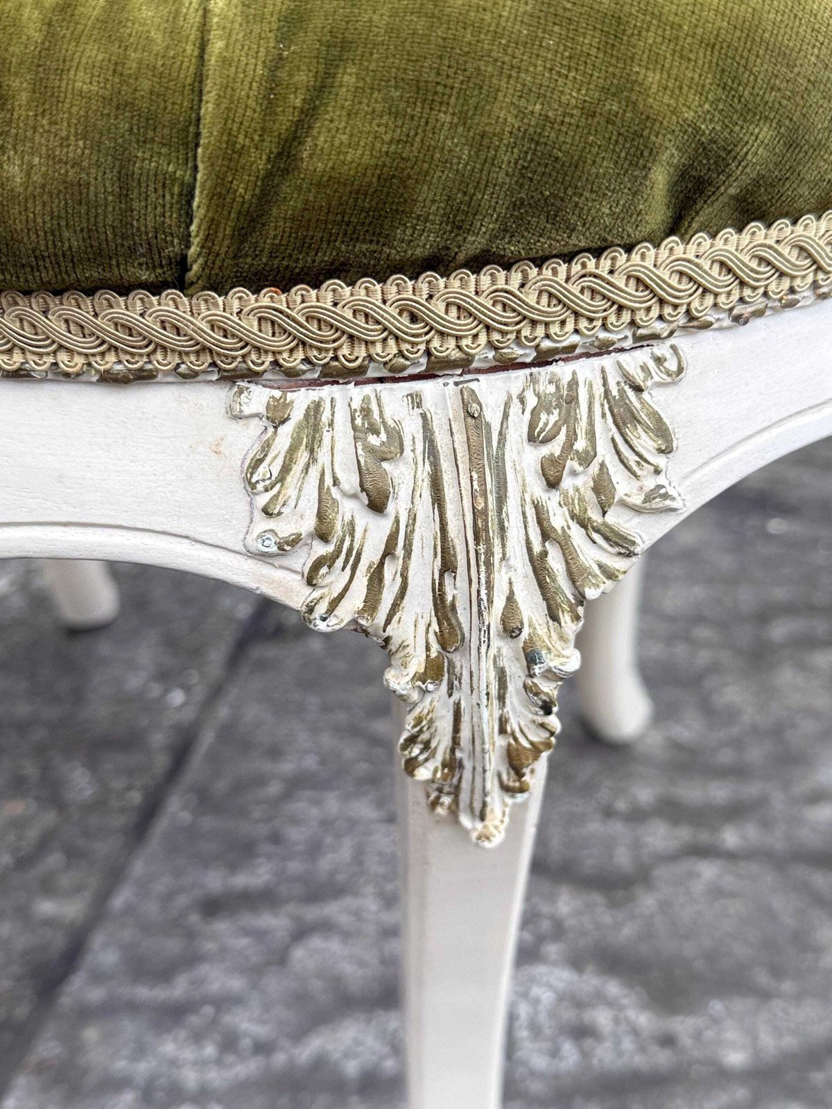 photo furniture Gloriously Sumptuous Vintage French Style Tufted Velvet Stool Shabby Chic Footstool