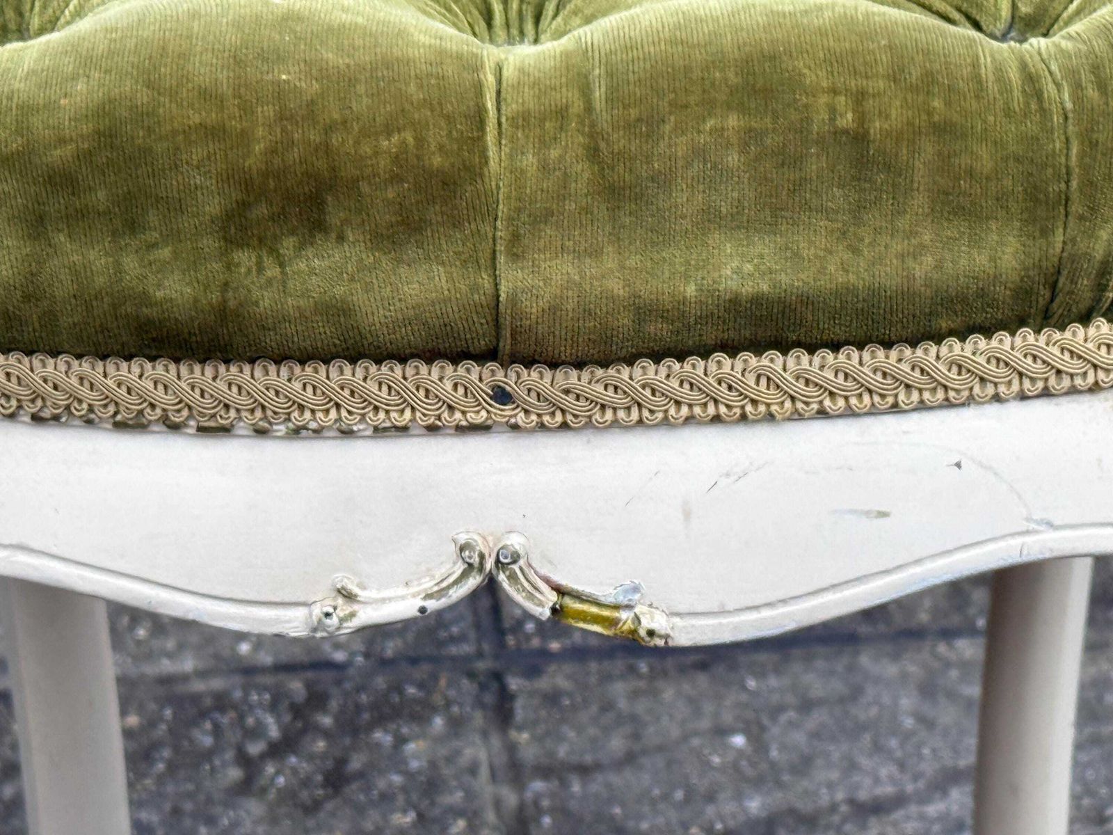 photo vinterior Gloriously Sumptuous Vintage French Style Tufted Velvet Stool Shabby Chic Footstool