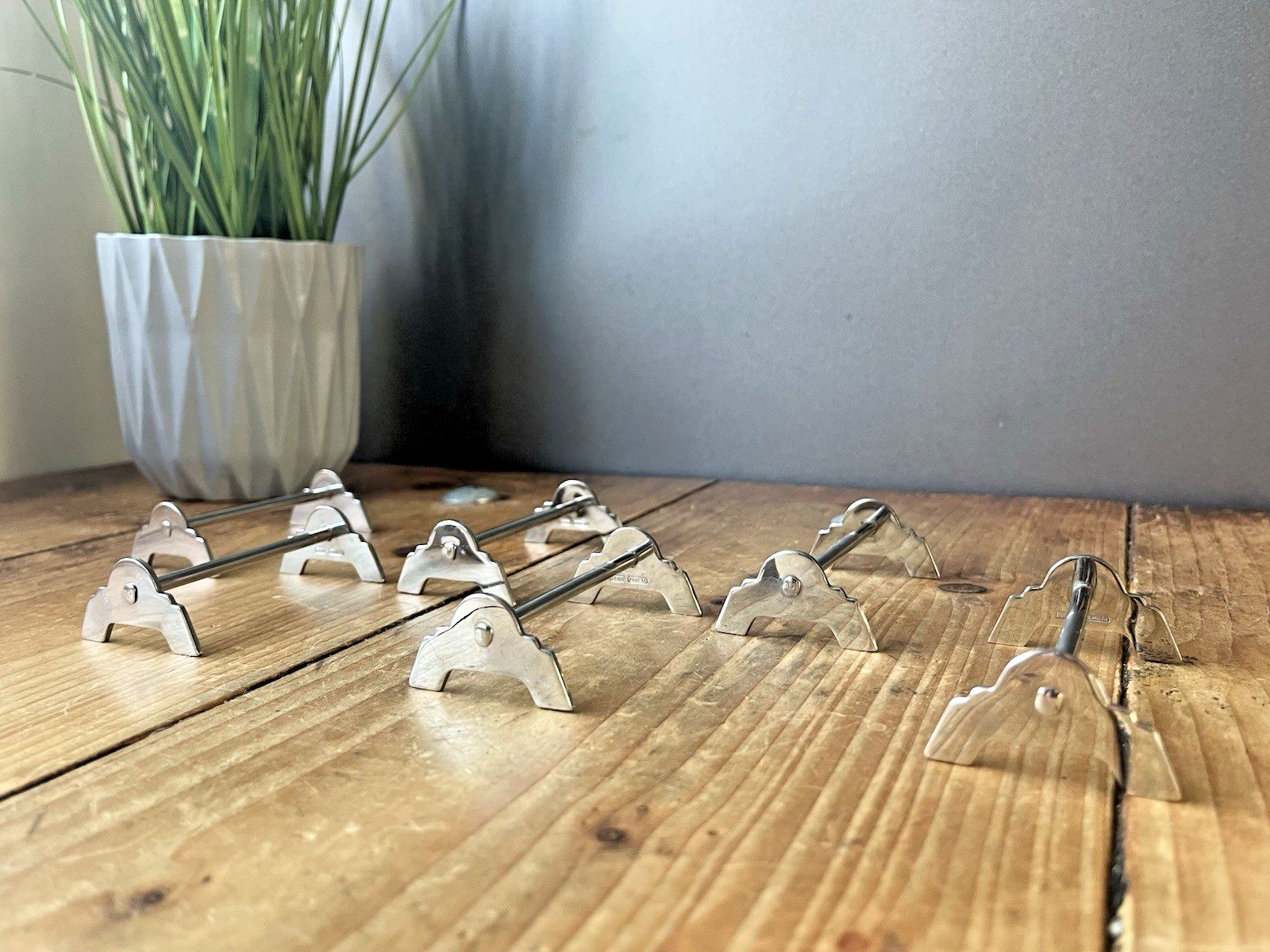 Superb Set Of 6 Dutch Art Deco Arched Fanned Stepped Silver Plated Knife Rests