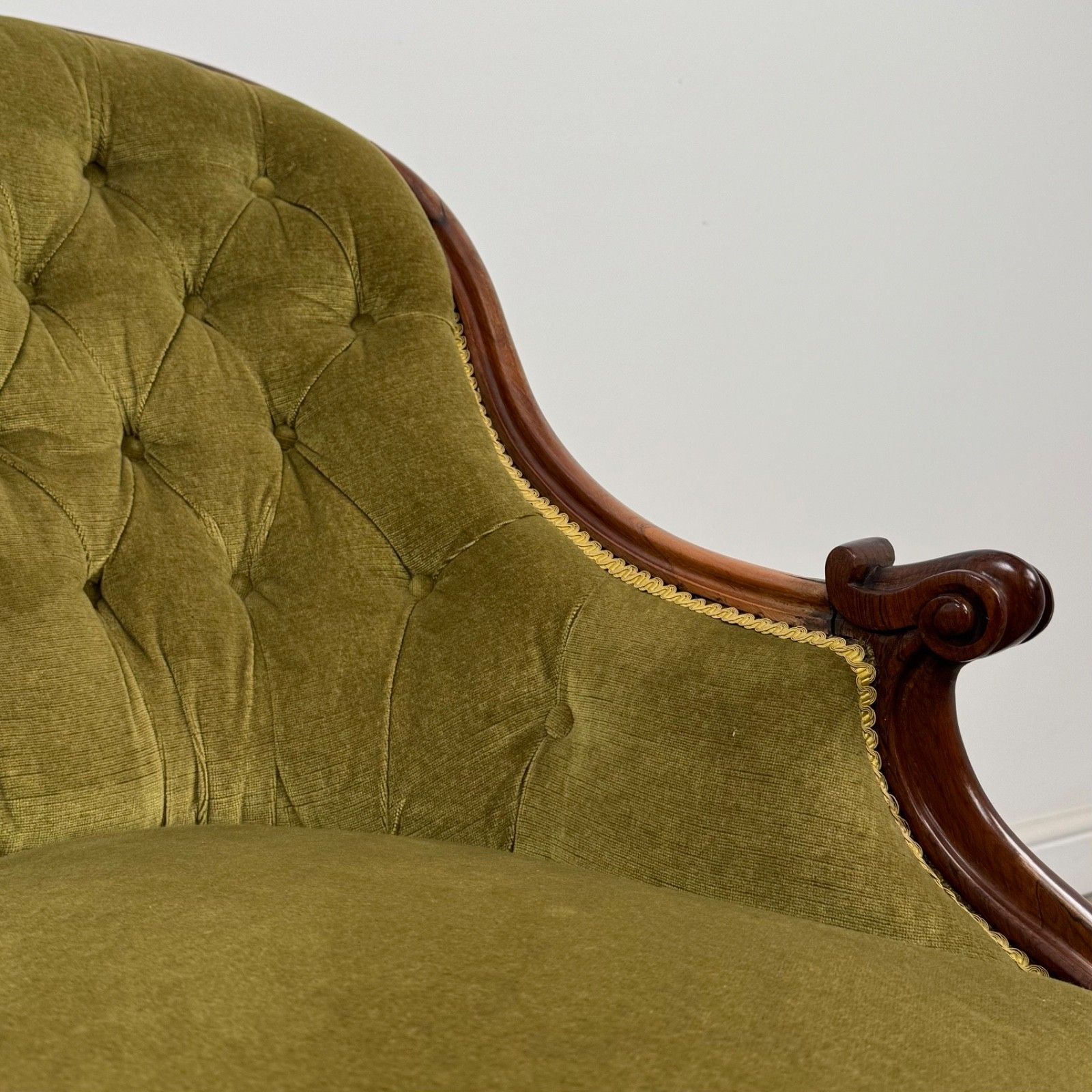 photo for sale Antique 19th Century Victorian Spoon Back Settee In Mahogany ( Af 5246 )