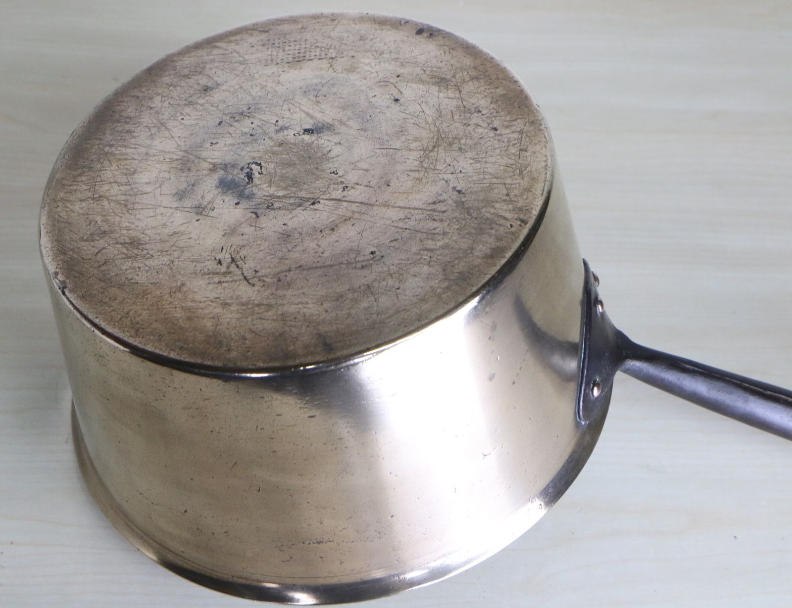 Large Antique Brass Gypsy Saucepan Well Made  And Heavy Great Fireplace Kindling Bin Store photo 79.0