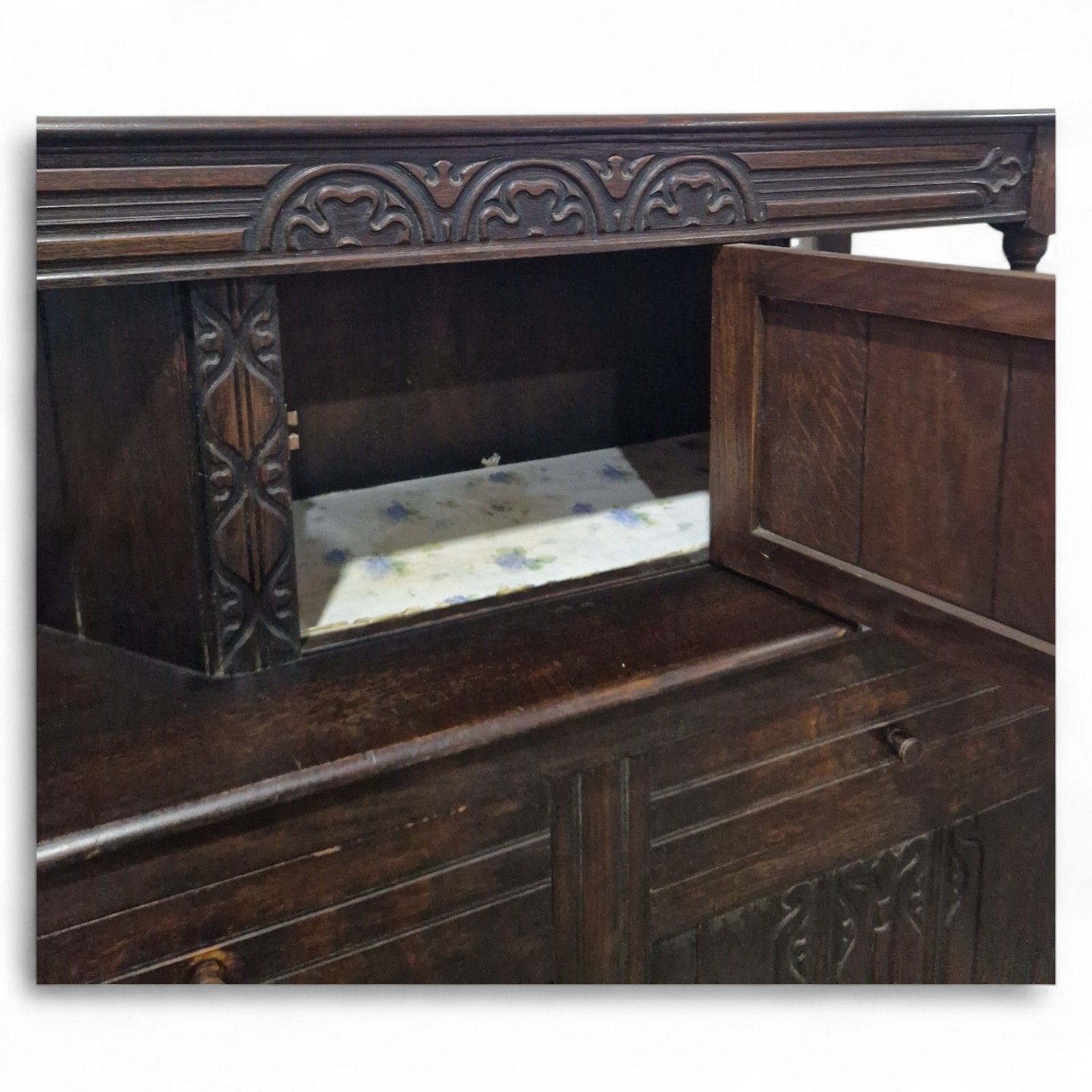 photo vintage Victorian Carved Oak Buffet Dresser Jacobean Revival Antique Cupboard Sideboard