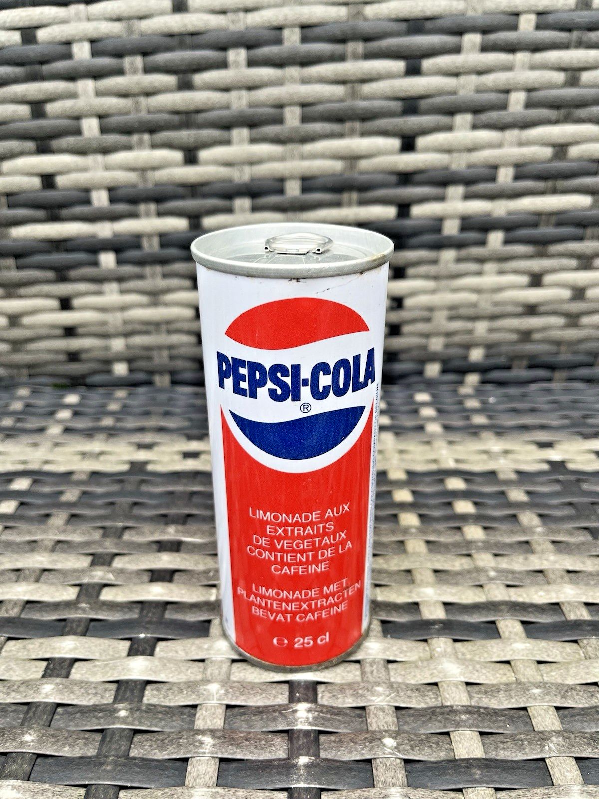 photo vintage Rare Vintage 80's Empty Sealed Pepsi Cola 25cl Soda Drinks Coke Can Fridge Prop