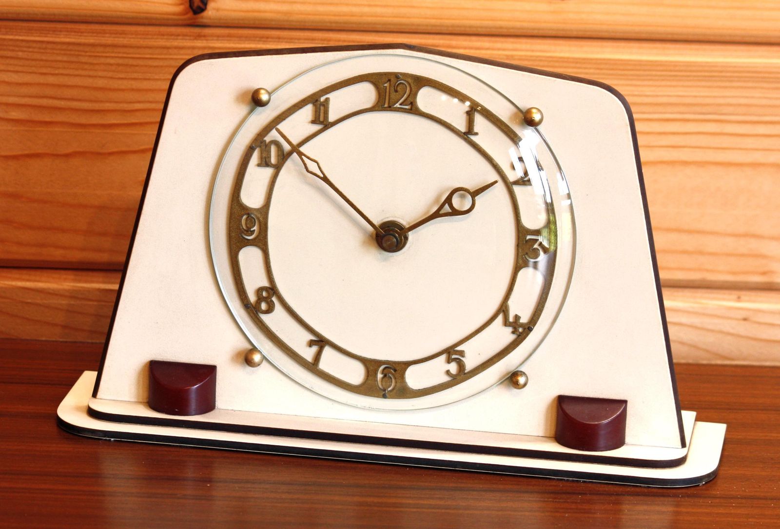 Vintage Wooden Mantel Clock   26cm Beige Wooden Retro Mid Century Desk Clock Off The Wall Clocks