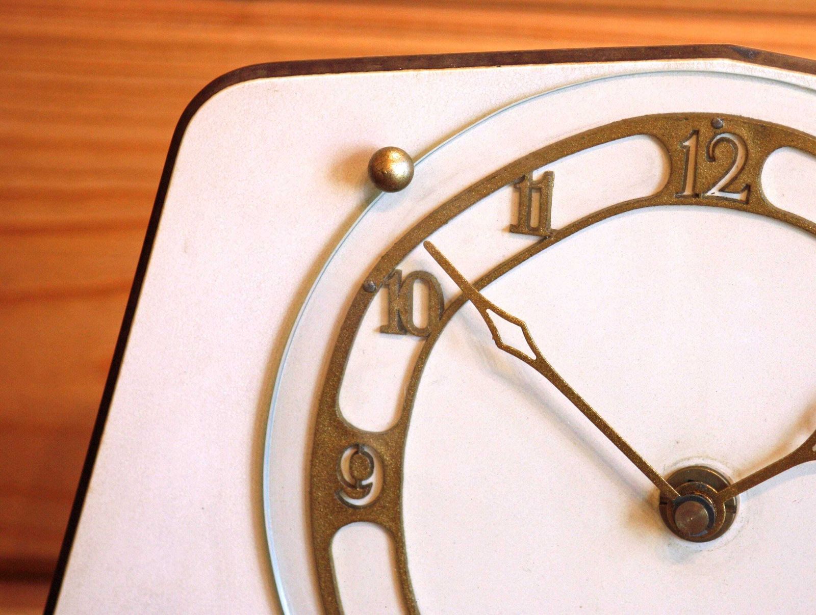 Vintage Wooden Mantel Clock   26cm Beige Wooden Retro Mid Century Desk Clock Off The Wall Clocks photo for sale