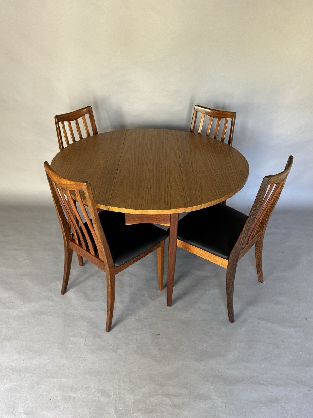 Mid Century Extending Drop Leaf Round Dining Table & Four Chairs photo 450.0