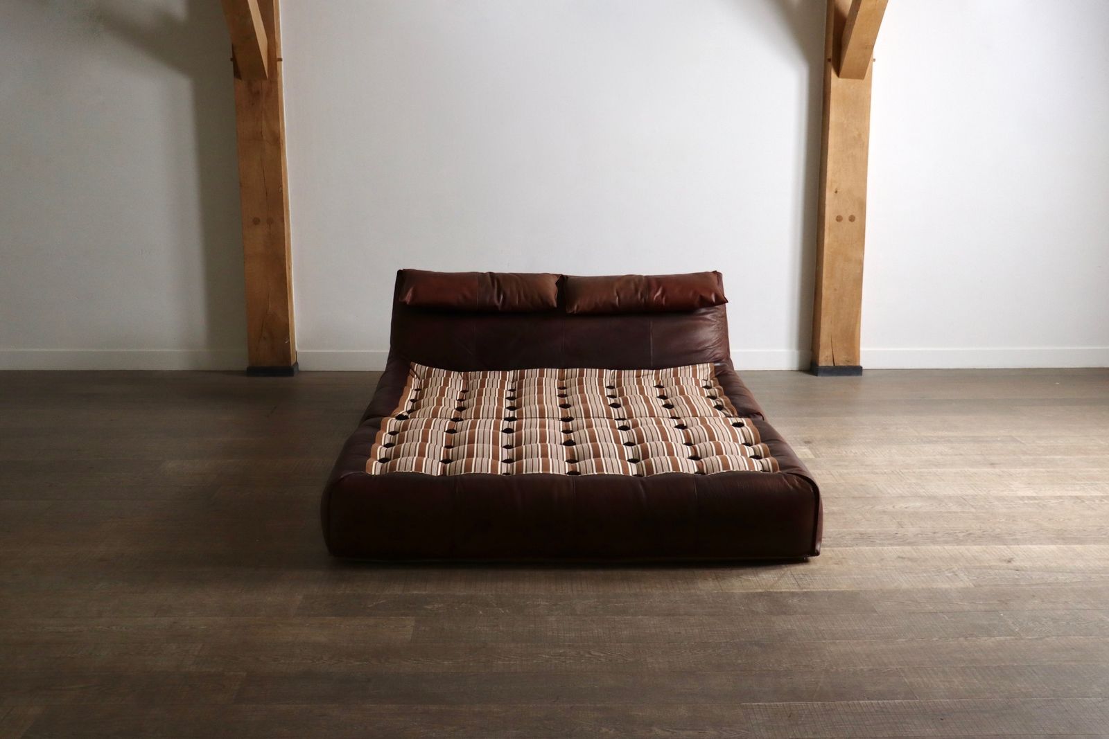 Le Bambole Bed In Buffalo Leather Van Mario Bellini Voor B&B Italia, Jaren 1970 photo for sale