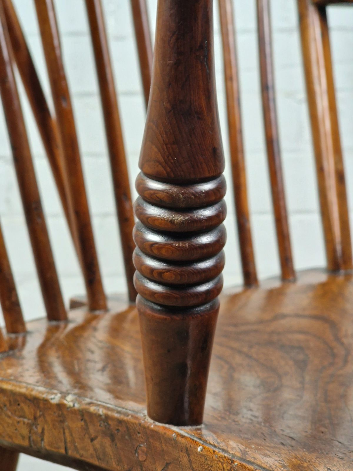photo furniture Antique Windsor Chair   19th Century Thames Valley Region