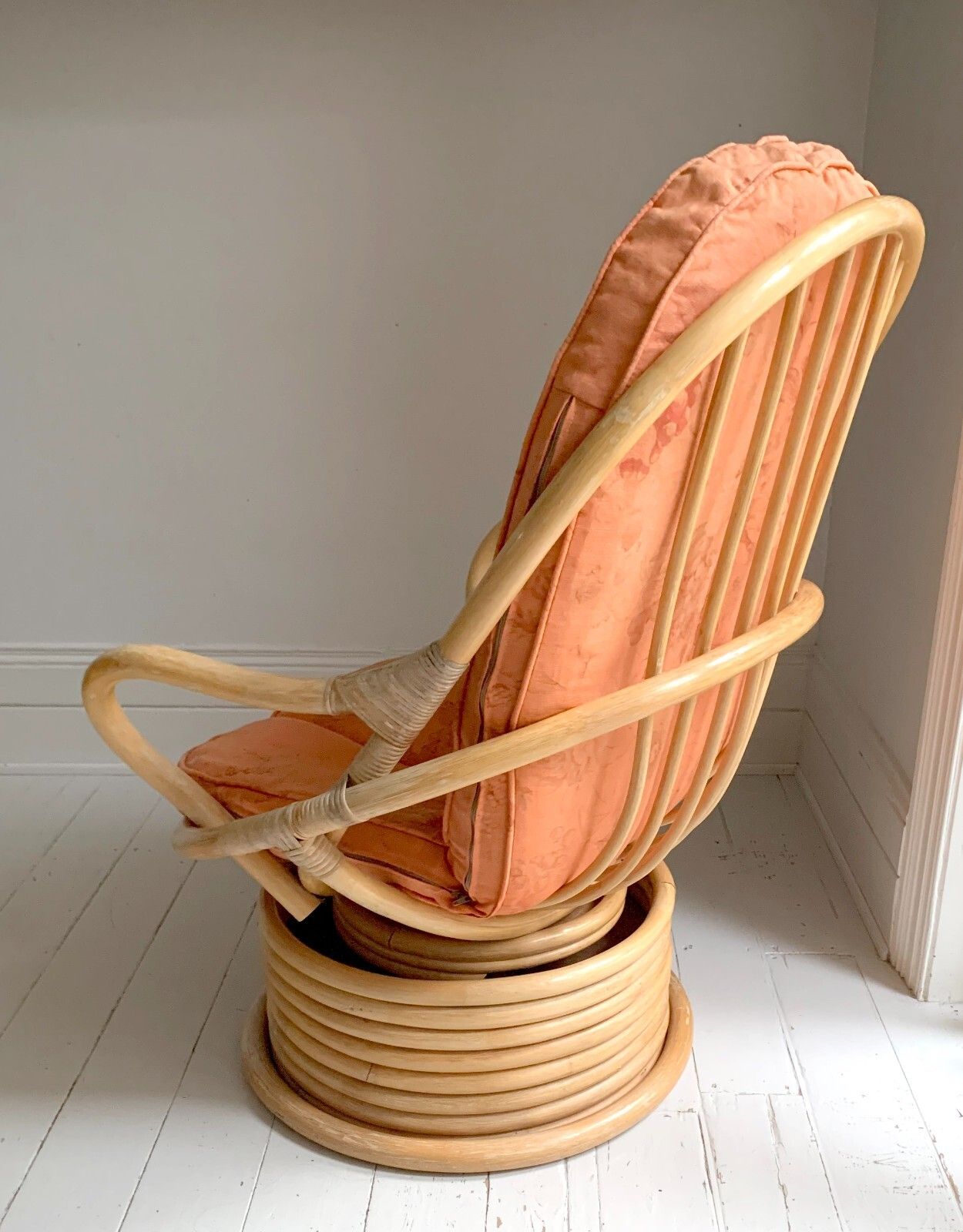 photo vinterior Stunning Mid Century Modern Large 1970s Rattan Rocking & Swivel Chair With Cushion