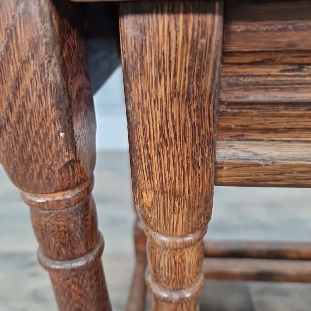 photo furniture Antique Nest Of Tables Oak Wooden Turned Legs Arts & Crafts Side Lamp Vintage