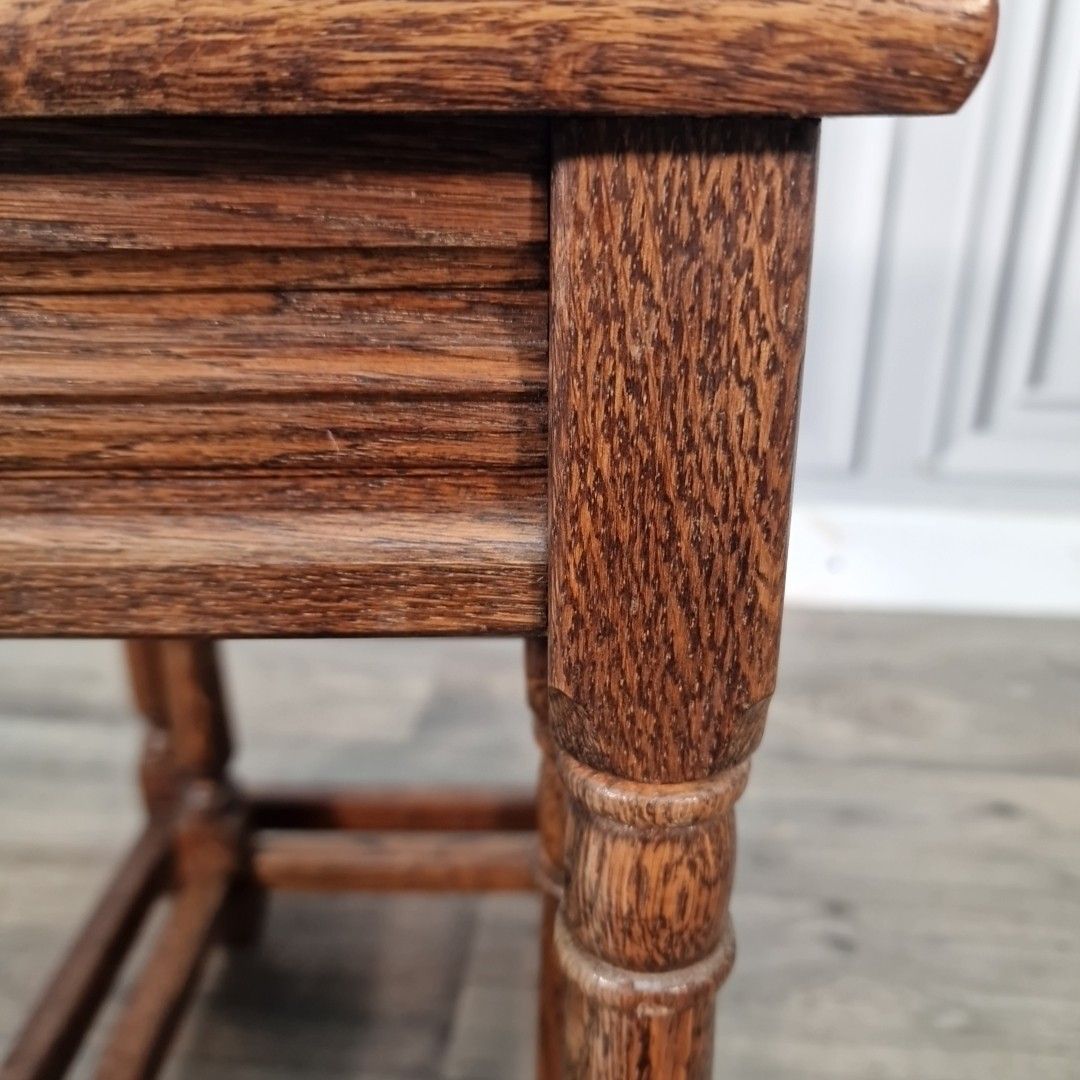 60.0 Antique Nest Of Tables Oak Wooden Turned Legs Arts & Crafts Side Lamp Vintage photo