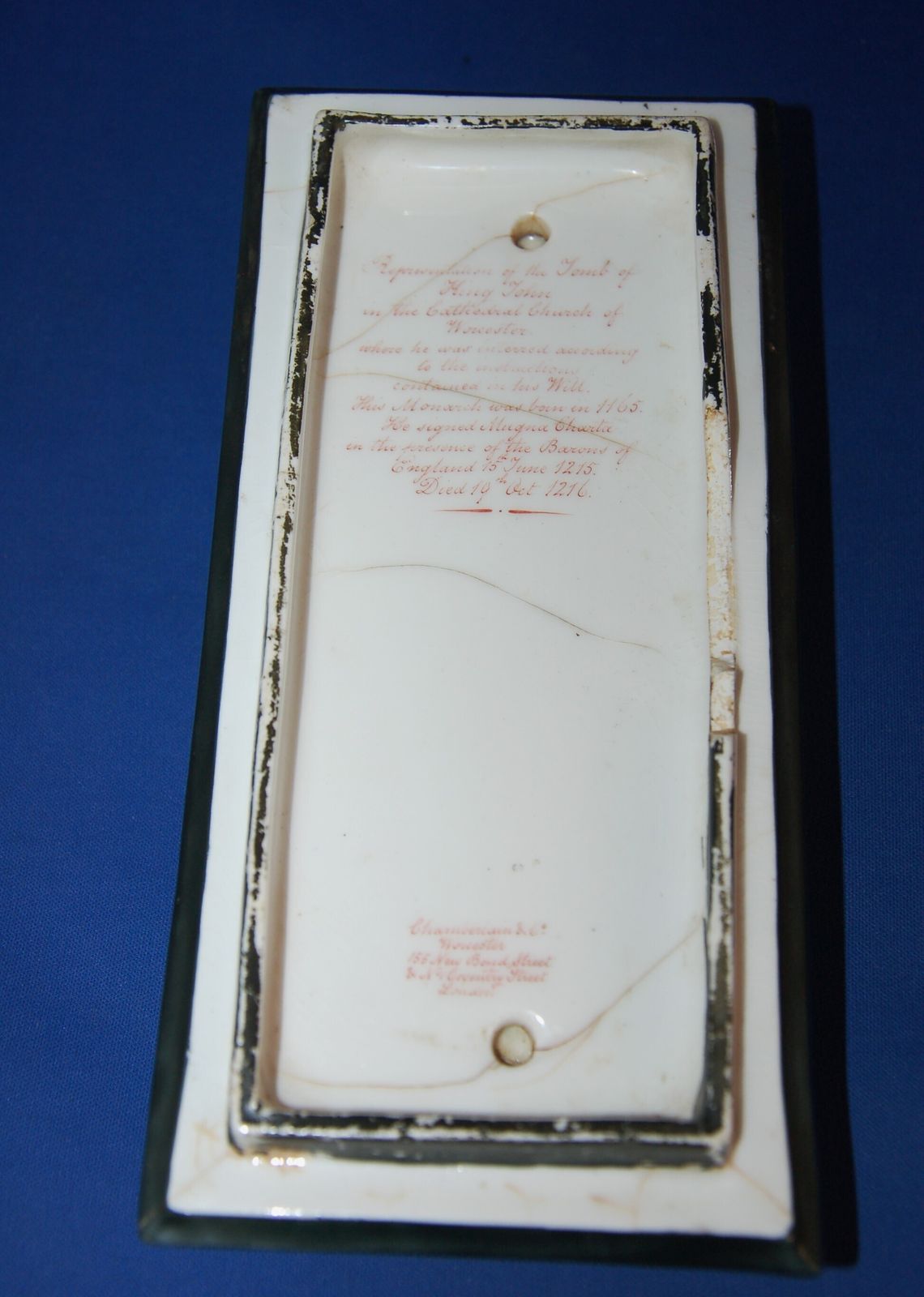 An Antique Chamberlain And Co Porcelain King John Tomb Effigy Inkwell Lid photo vinterior