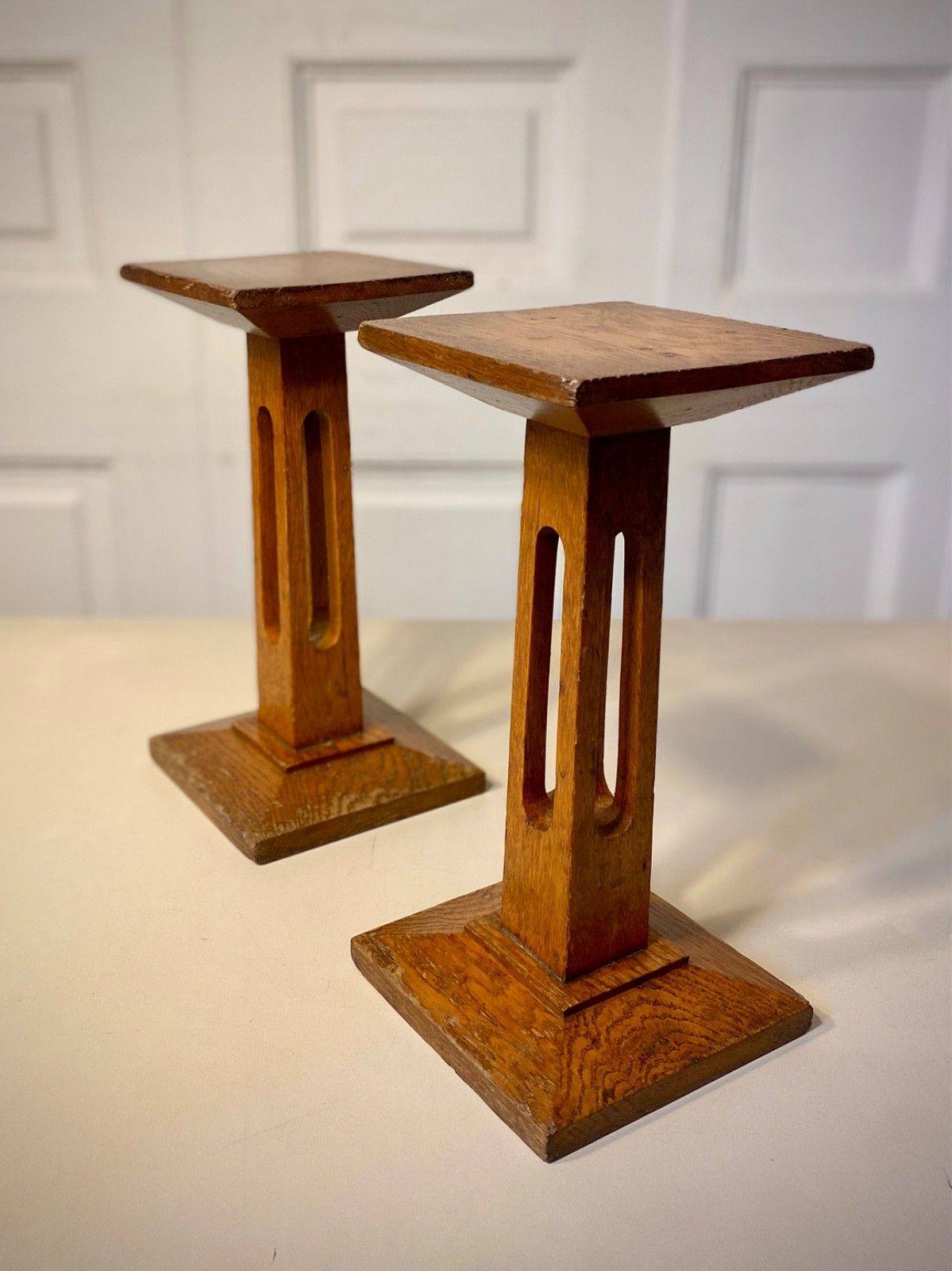 A Pair Of Antique Arts & Crafts English Oak Statue / Display Stands, Pedestal. photo vinterior