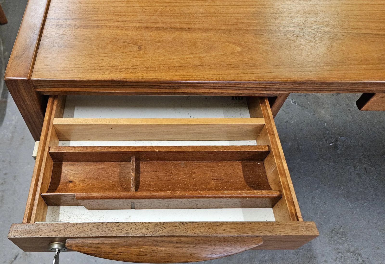 3250.0 Jens Risom Mid Century Walnut Desk USA C 1960s photo