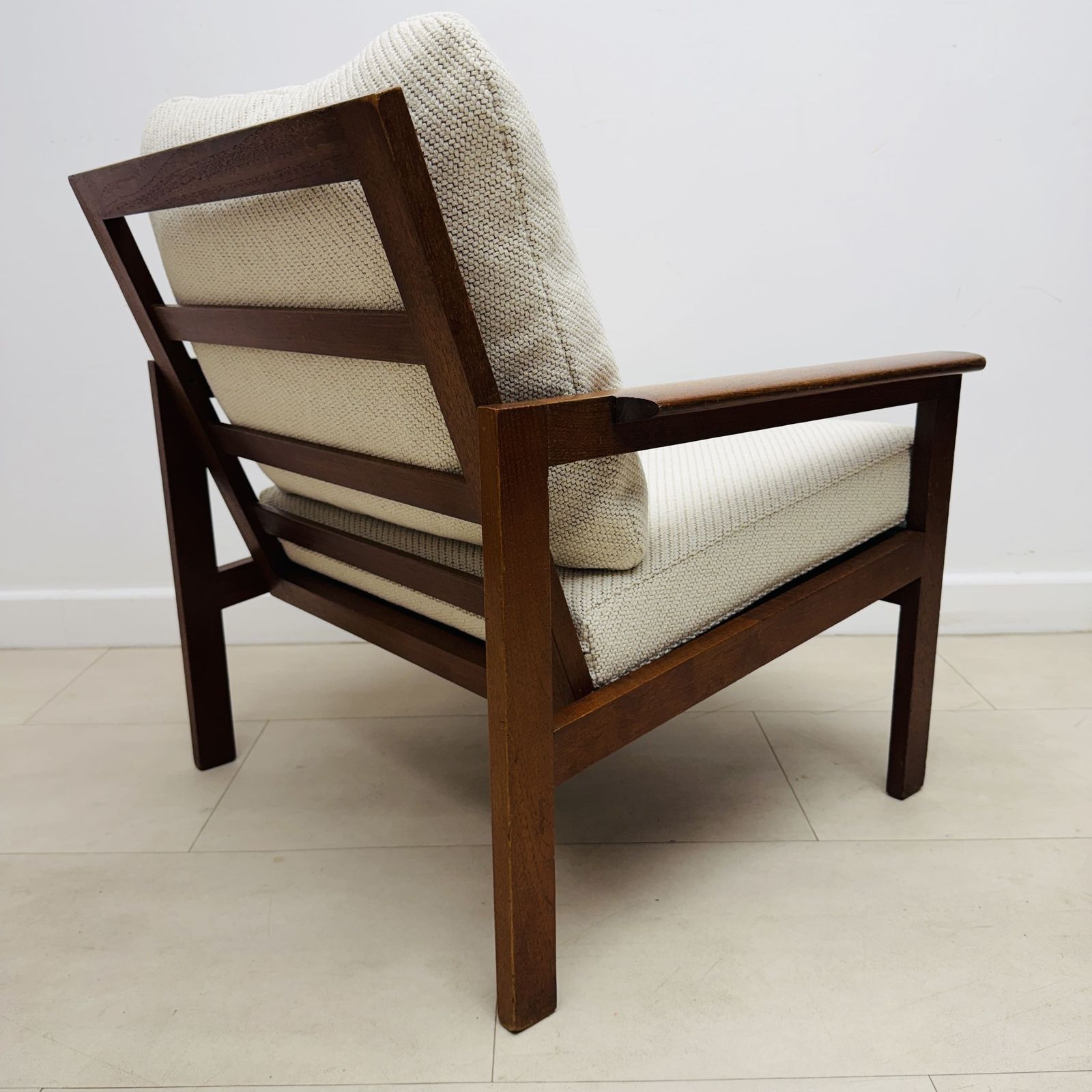 photo furniture Danish Armchairs By Illum Wikkelsø