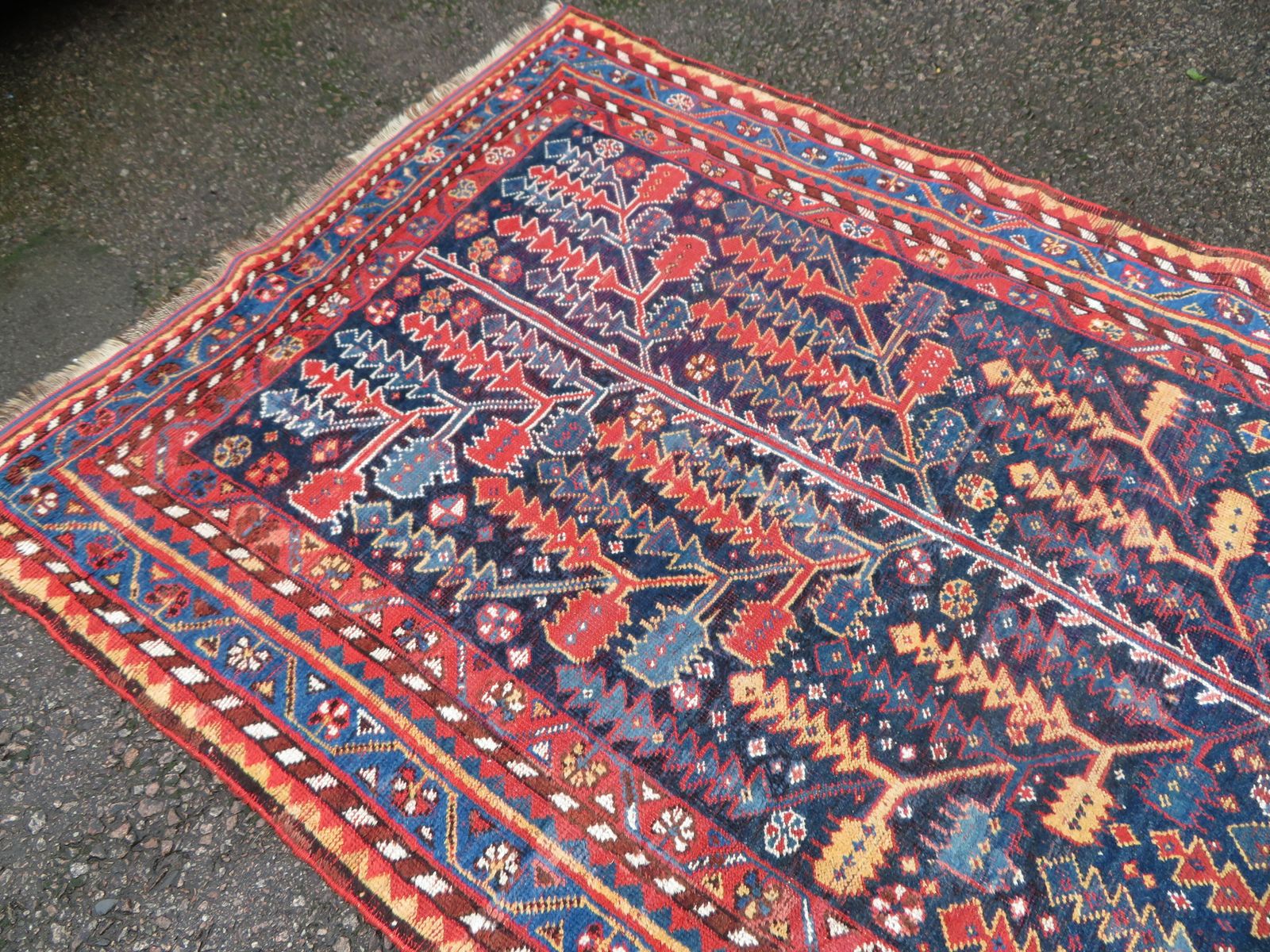 photo vintage Tree Of Life Luri Kelleh Tribal Rug. . 358cm X 161cm.