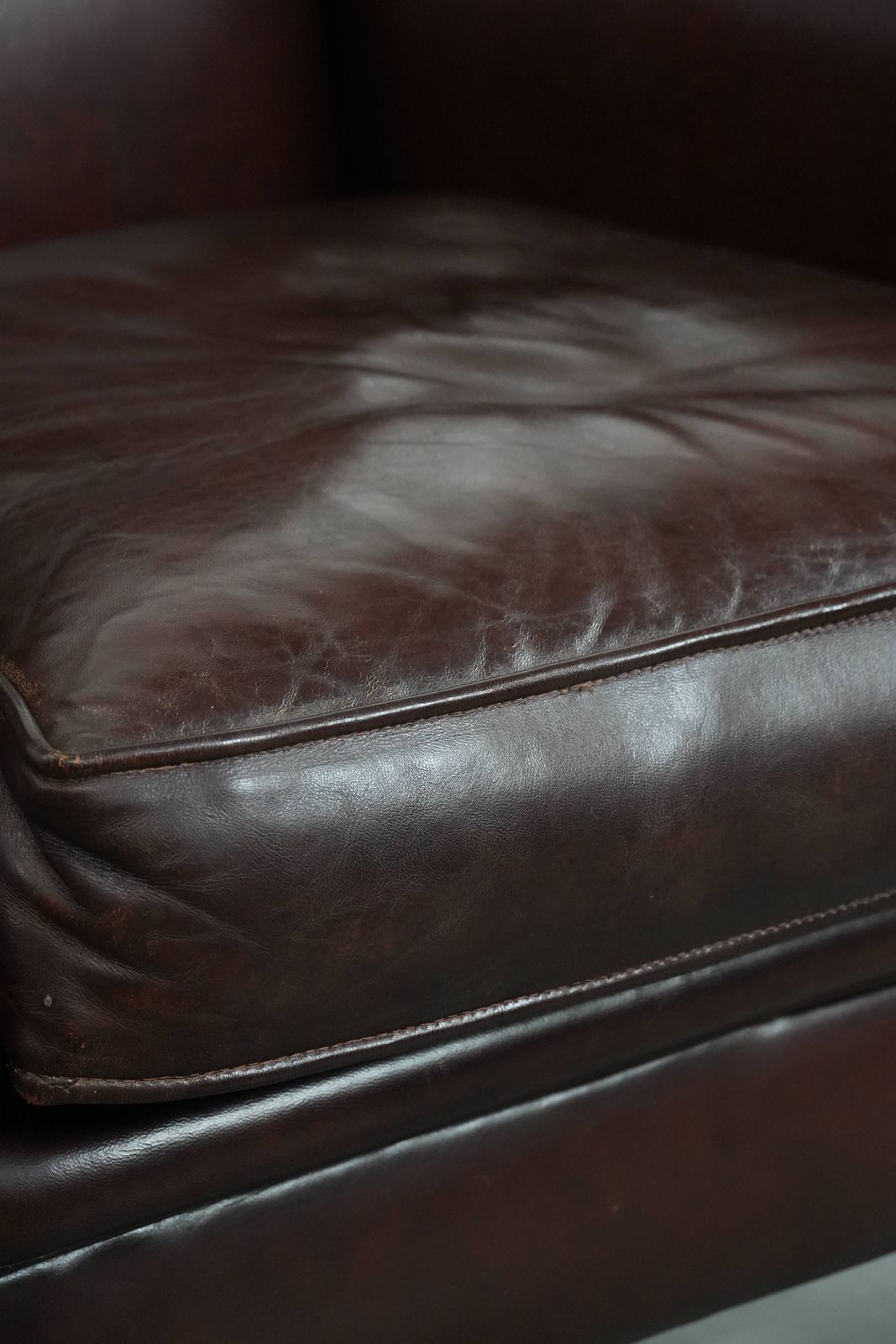 photo buy Dark Luxurious Sheepskin Armchair With A Timeless Look