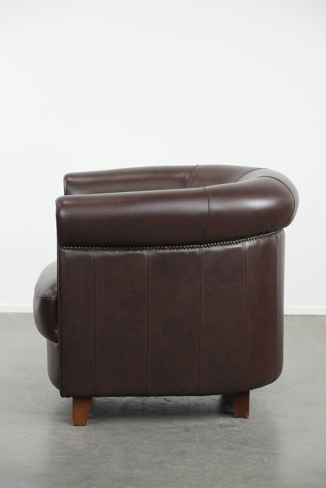 Cowhide Club Armchair In English Style In A Brown/Dark Purple Color Scheme photo 981.0