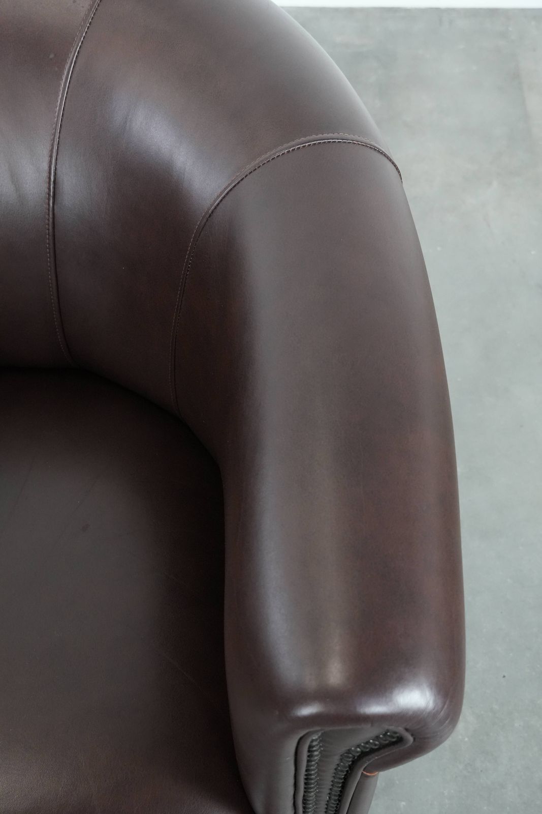 Cowhide Club Armchair In English Style In A Brown/Dark Purple Color Scheme photo vintage