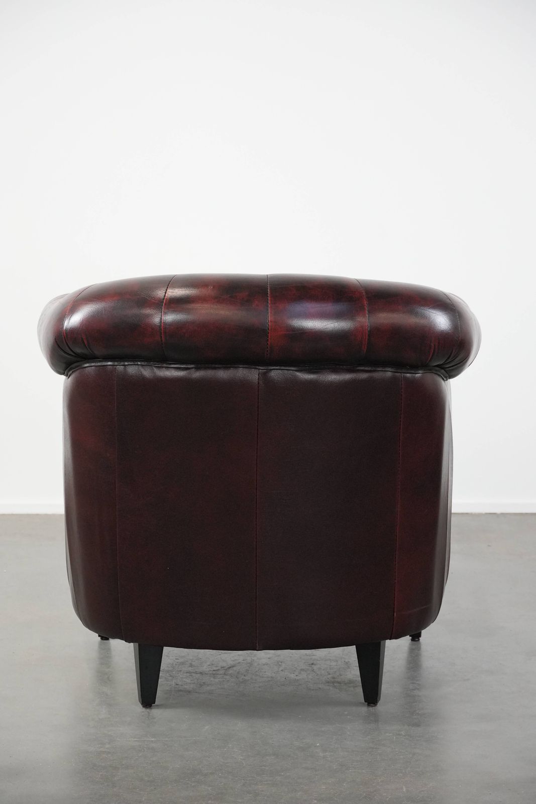 Cowhide Chesterfield Club Armchair In Classic English Style, Finished With Decorative Studs photo Furniture