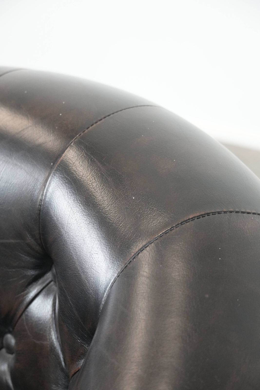 photo buy Dark Luxurious Cowhide Chesterfield Club Armchair In English Style, Finished With Decorative Nails