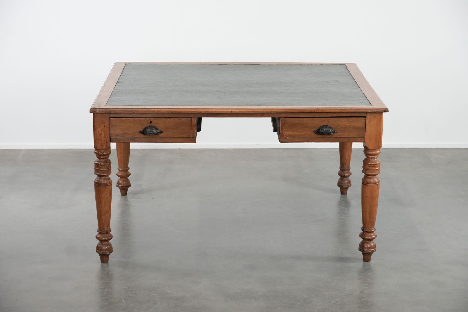 Antiek Schrijftafel/Partnertafel Met 4 Lades En Een Groen Lederen Blad photo furniture