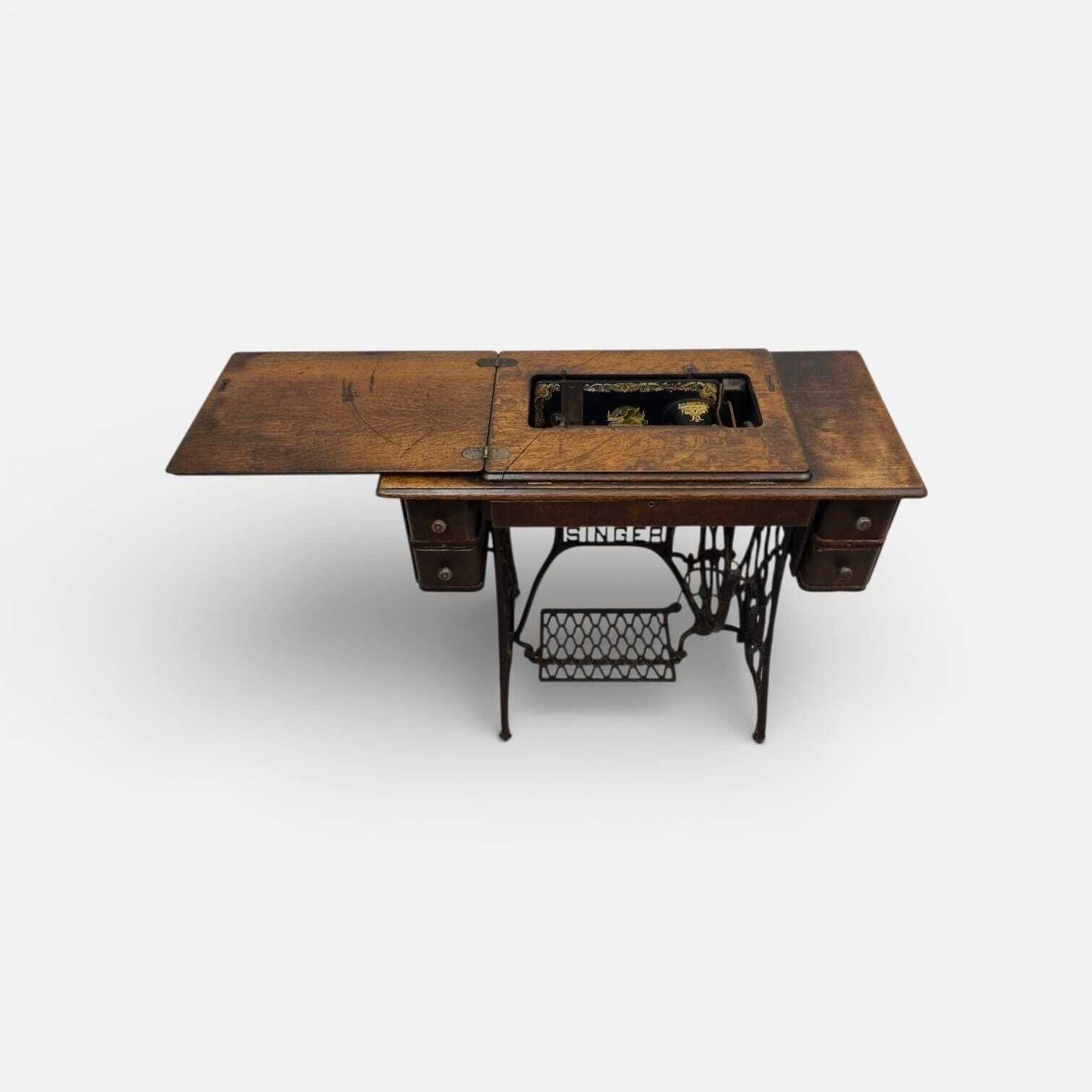 Antique Singer Treadle Sewing Machine / Original Cabinet / C1915 photo 489.0