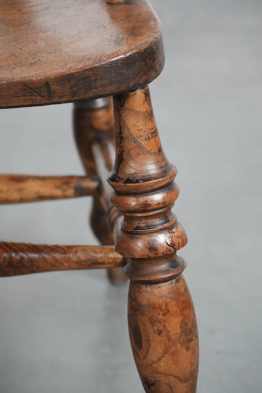 photo vintage Set Van 2 Antieke Engelse Captain Chairs / Stoelen / Bureaustoelen Uit Het Begin Van De 19e Eeuw