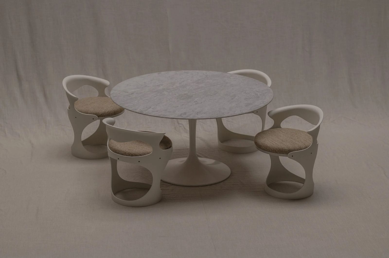 Extra Large ‘Tulip’ Dining Table By Eero Saarinen For Knoll International, 1960s
